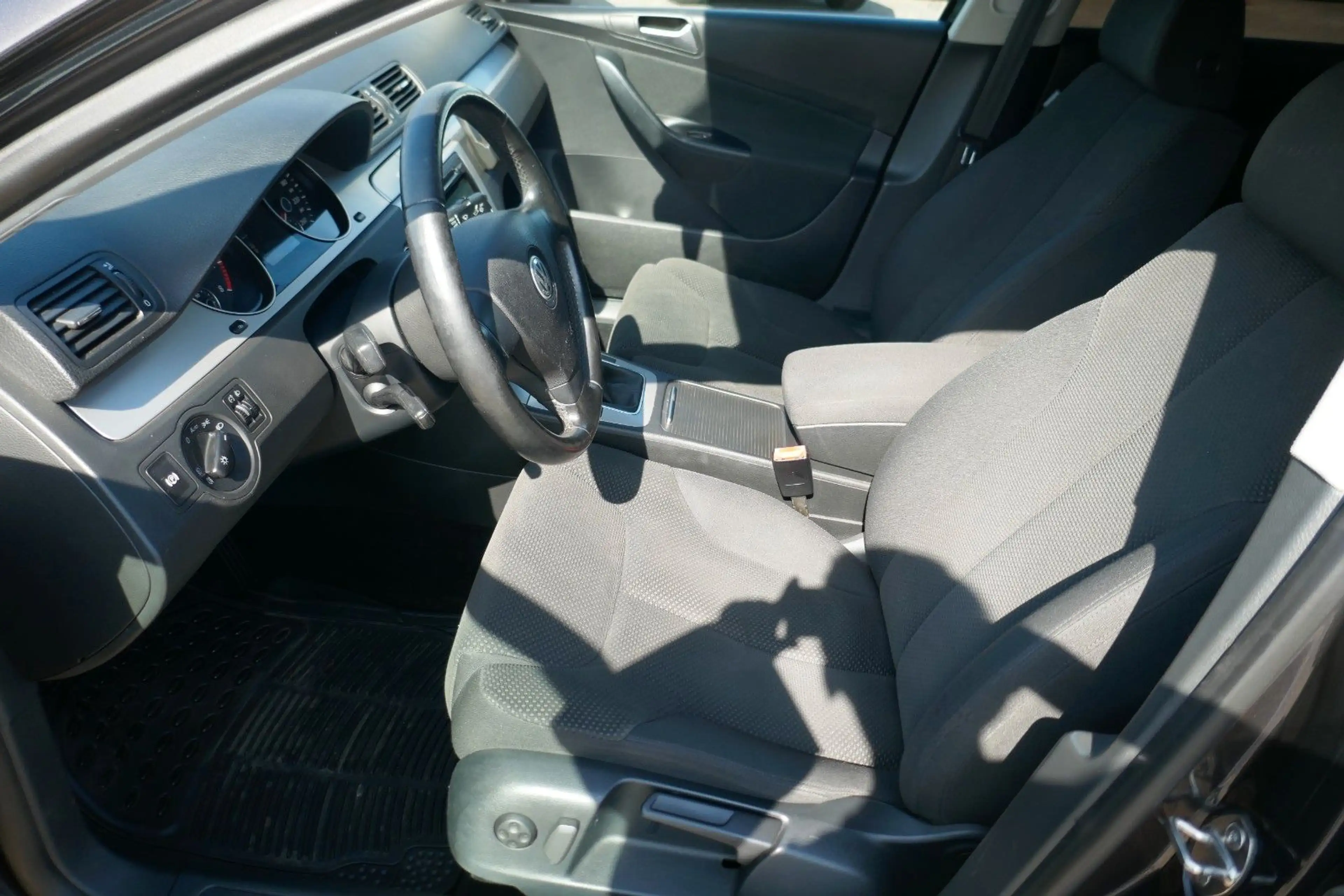 Volkswagen Passat 1.4 TSI Comfortline PDC SHZ KLIMA — photo 10