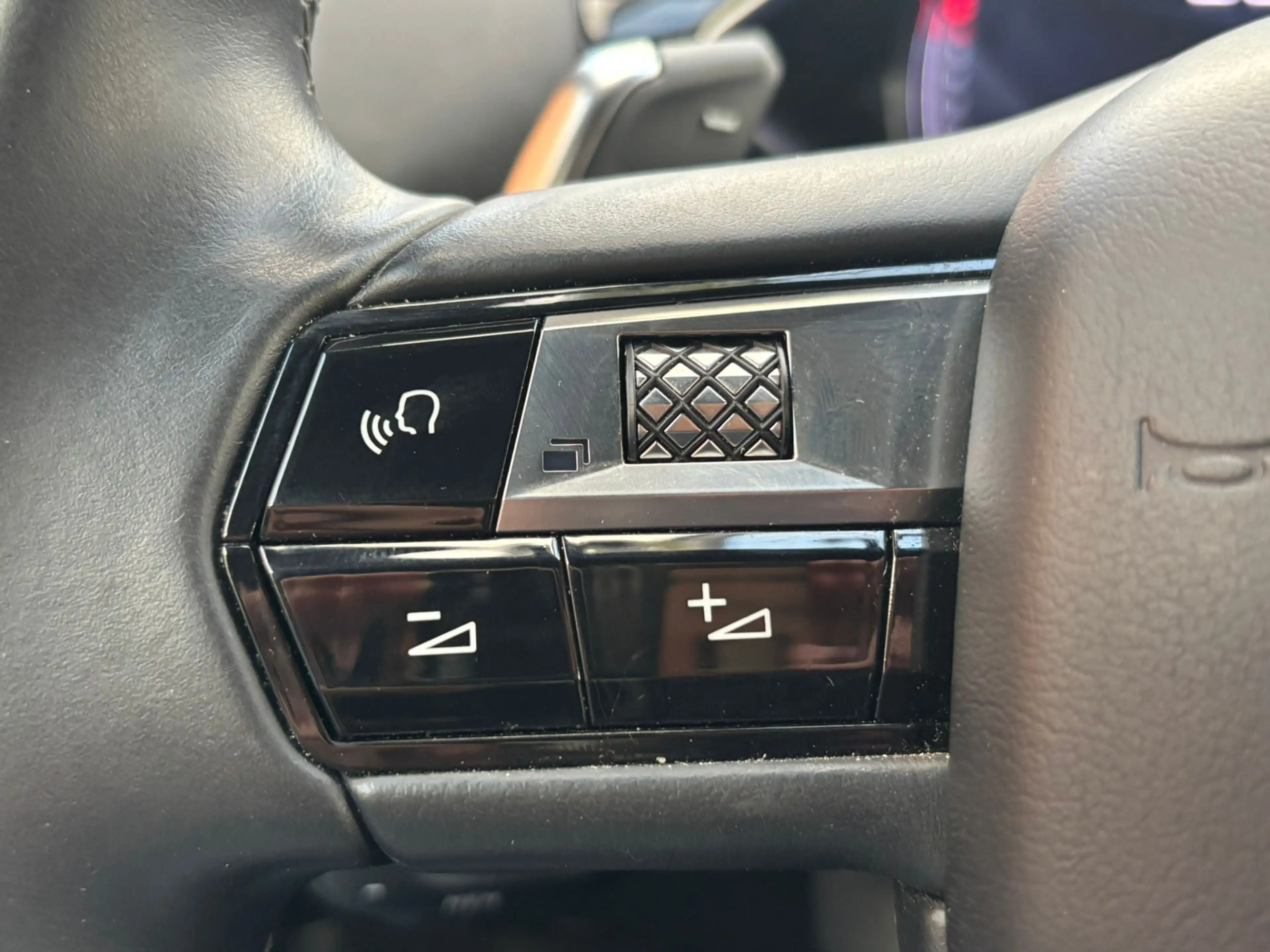 DS Automobiles DS 3 Crossback PureTech 155 Rivoli | Carplay | Leder | Keyless | — photo 15