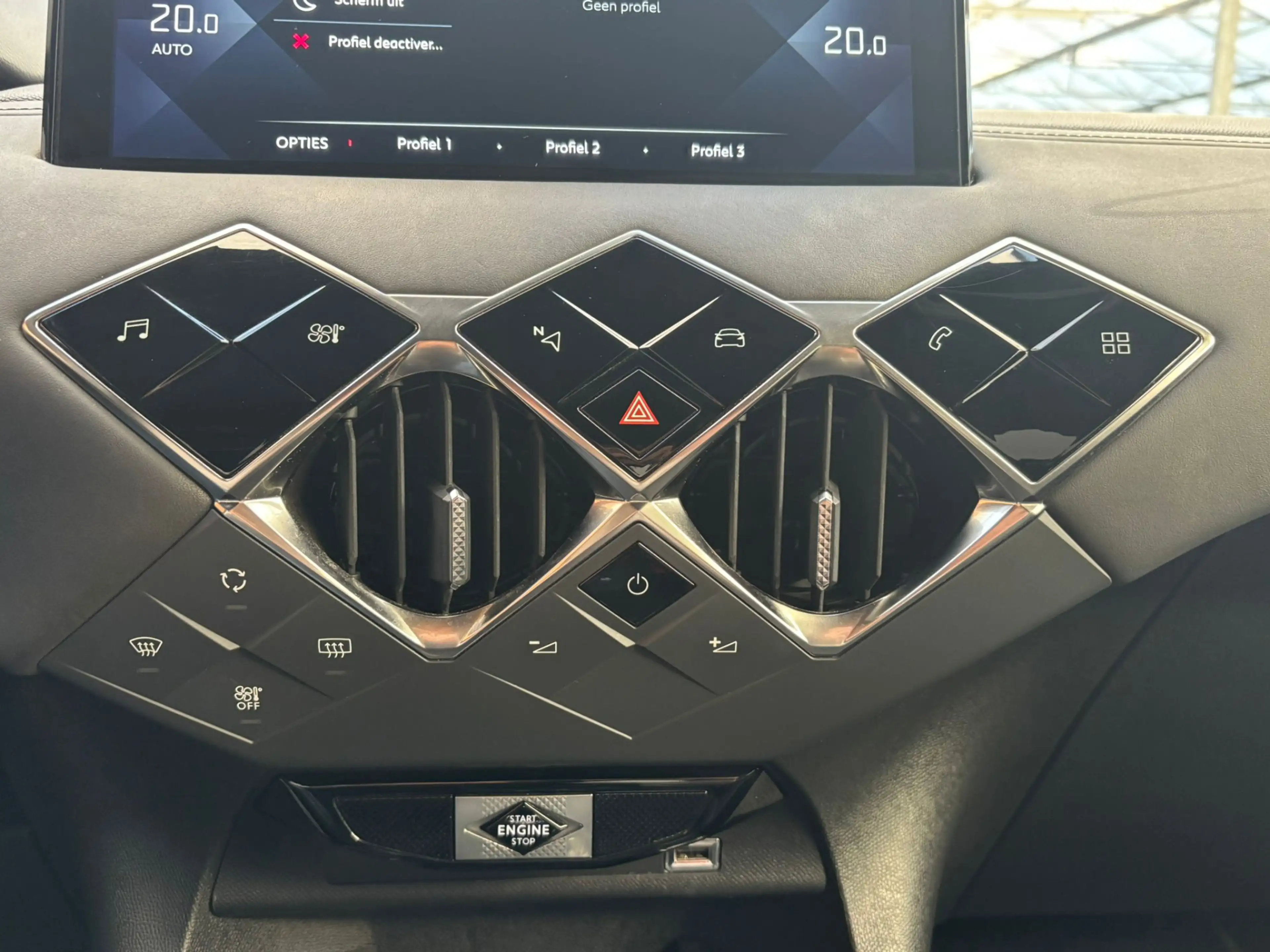 DS Automobiles DS 3 Crossback PureTech 155 Rivoli | Carplay | Leder | Keyless | — photo 14