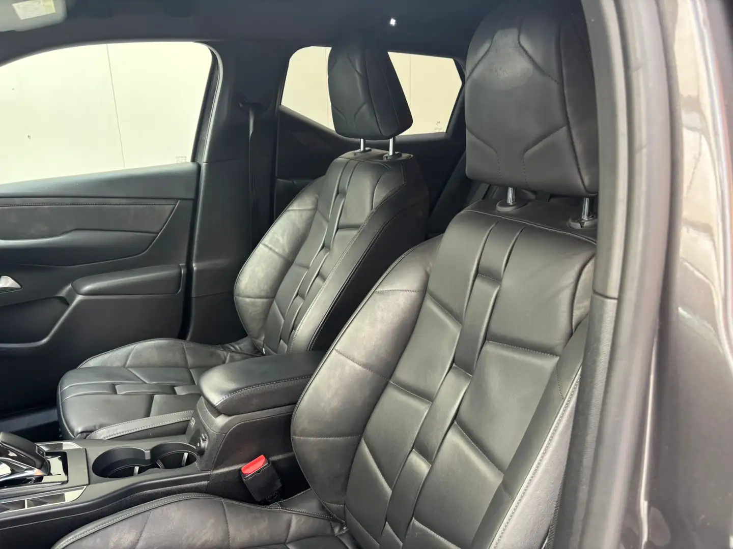 DS Automobiles DS 3 Crossback PureTech 155 Rivoli | Carplay | Leder | Keyless | Grijs - 2