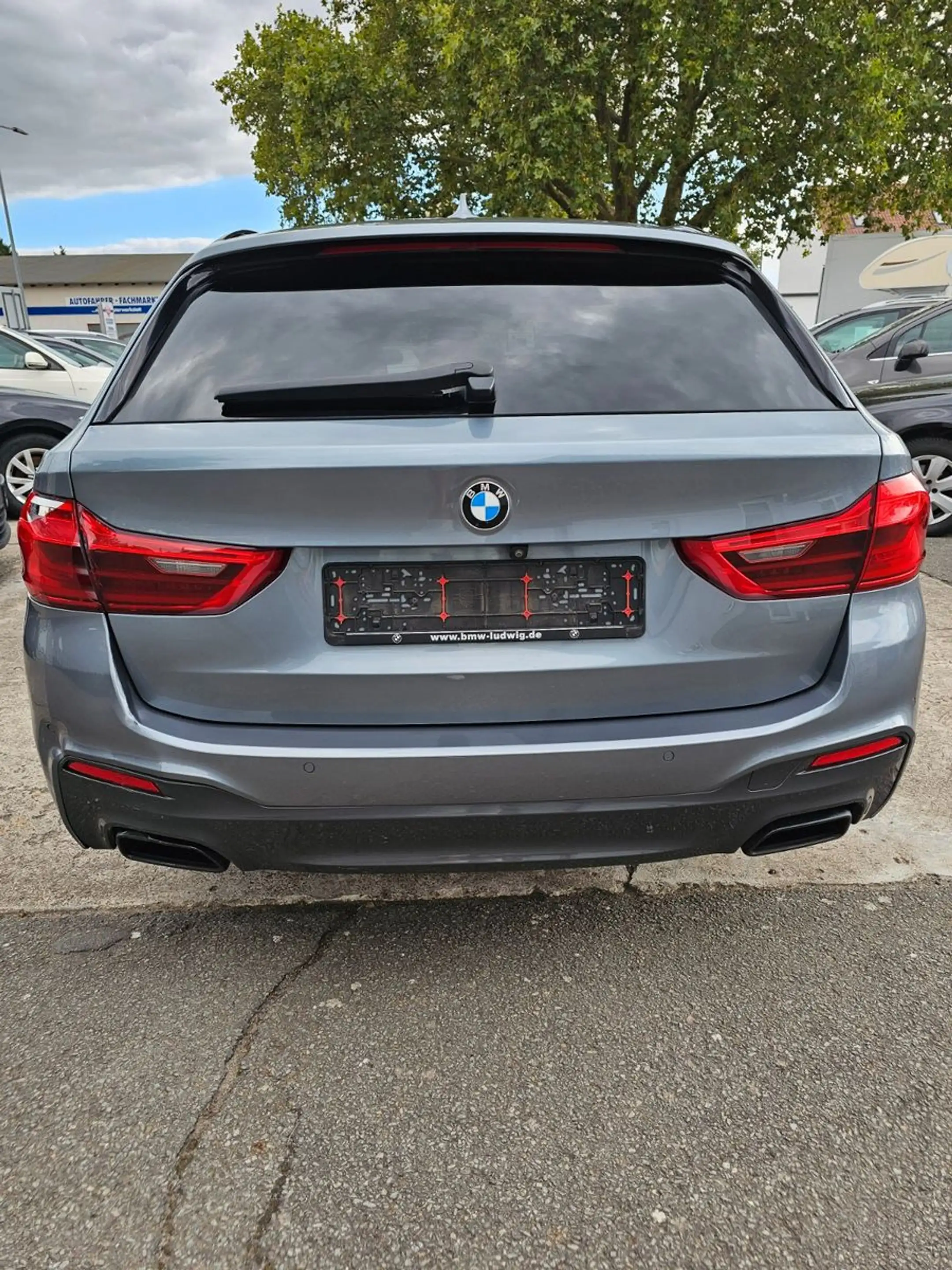 BMW 550 5 Touring M550 d xDrive LED Leder Softclose — photo 14
