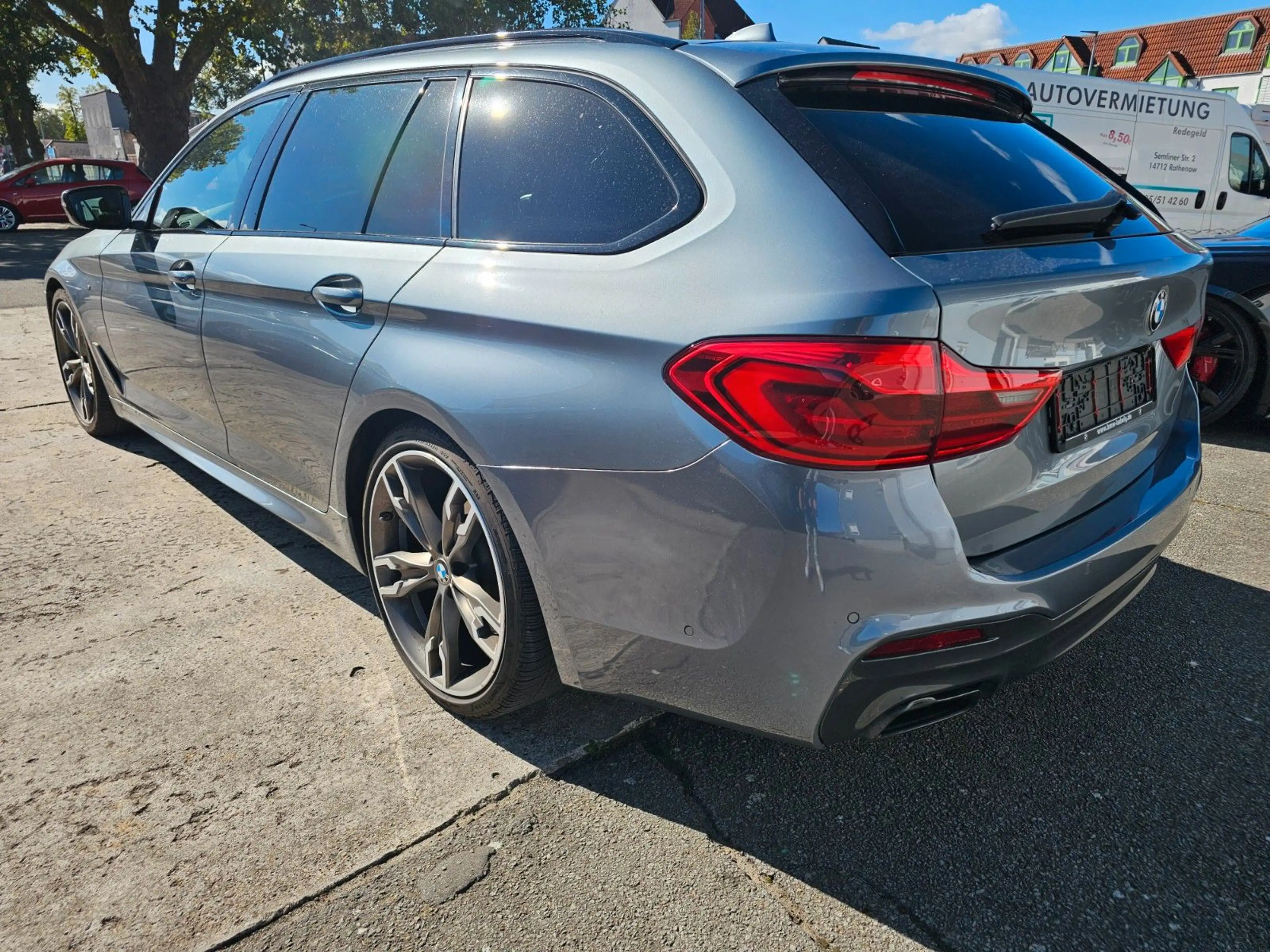 BMW 550 5 Touring M550 d xDrive LED Leder Softclose — photo 2