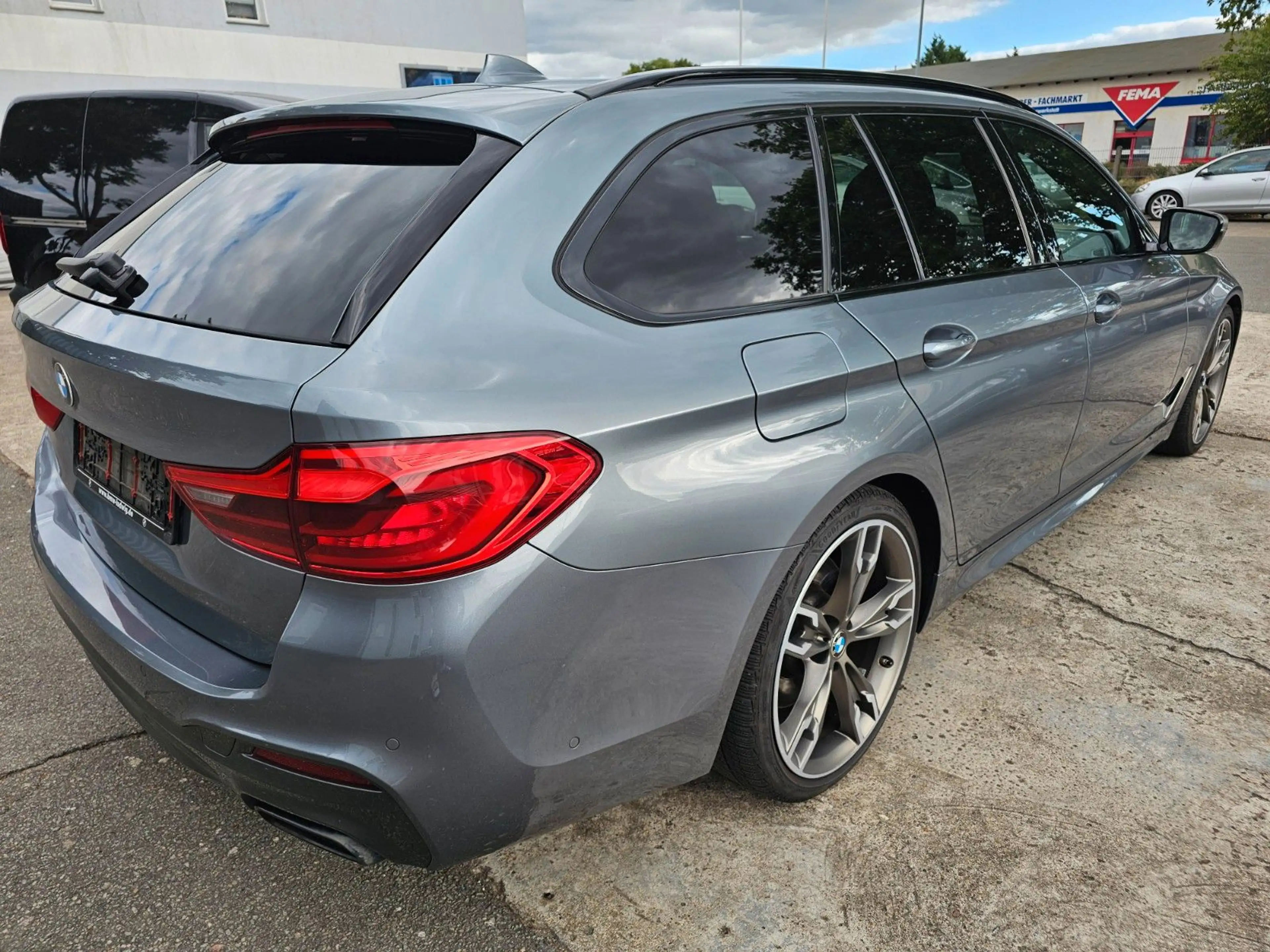 BMW 550 5 Touring M550 d xDrive LED Leder Softclose — photo 4