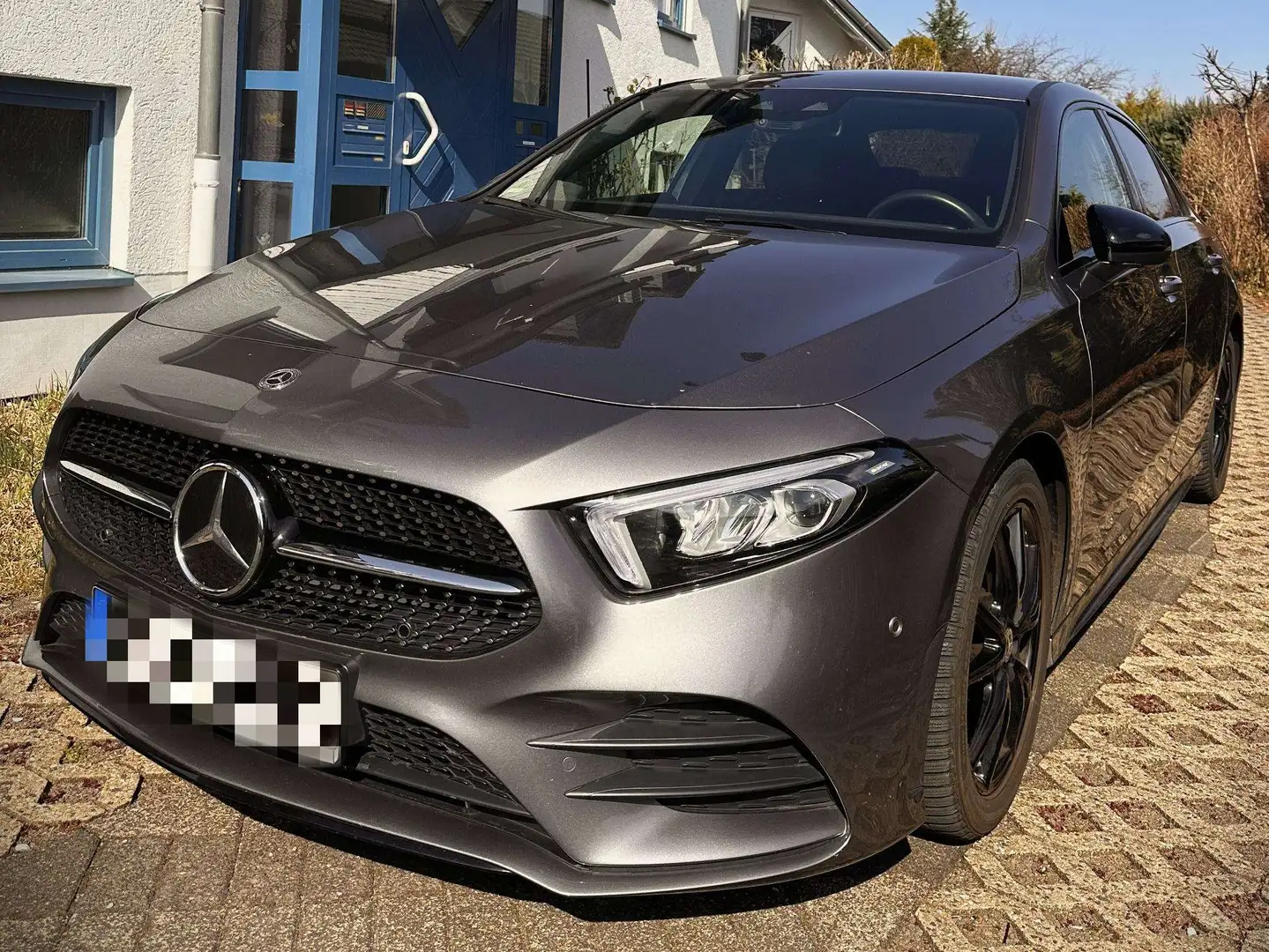 Mercedes-Benz 180 Limousine - AMG-Line - Night-Paket Gris - 1