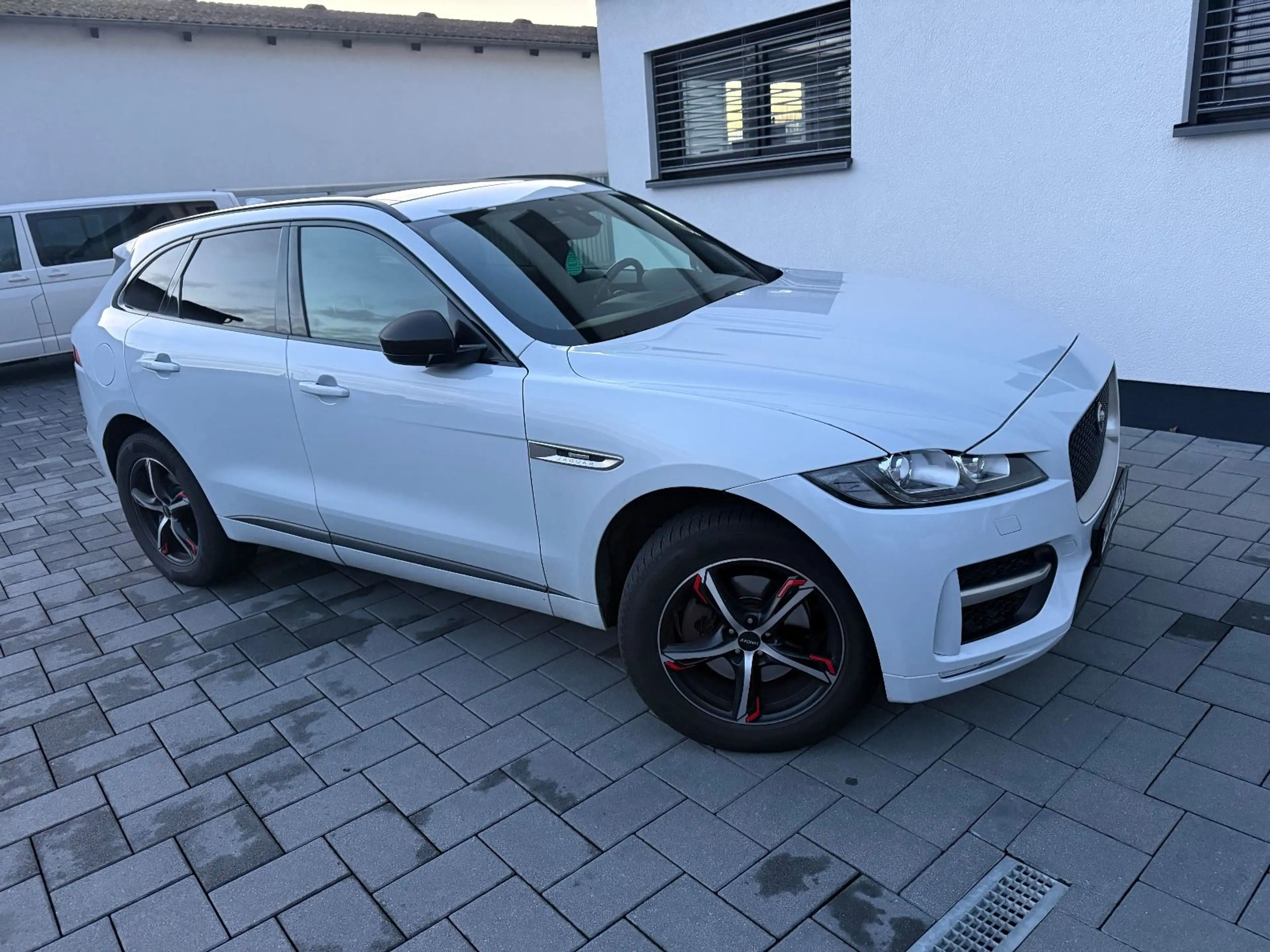 Jaguar F-Pace R F-PACE S AWD"Neue Steuerketten" — photo 3