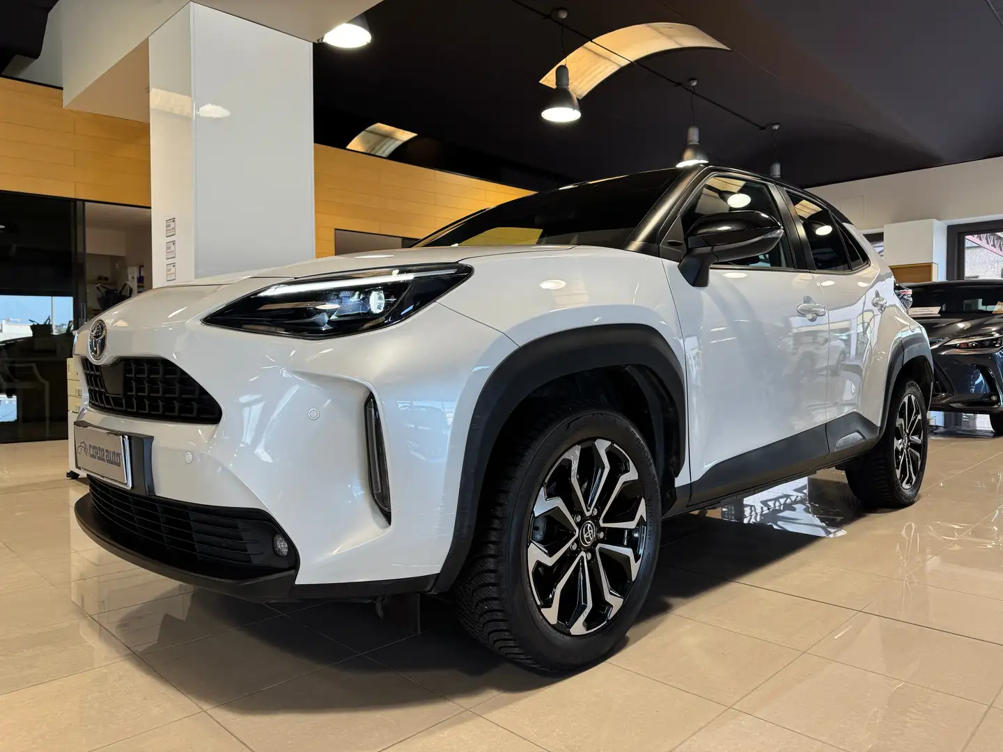 Toyota Yaris Cross 1.5 Hybrid 5p. E-CVT AWD-i Trend AUTOCARRO 4 POSTI - 1