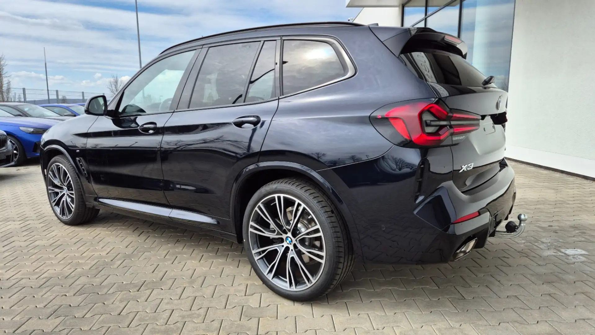 BMW X3 xDrive20d ///M-Sport/ACC/21''/PanoSD/AHK/Laser Schwarz - 2