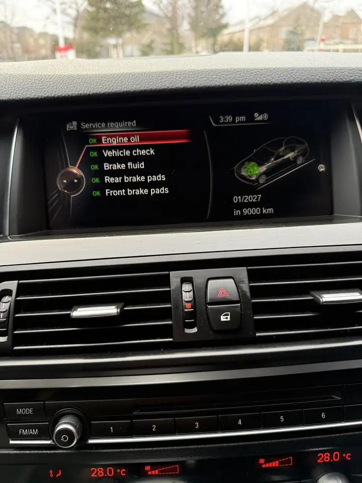 BMW 5 Series снимка BMW 5 Series