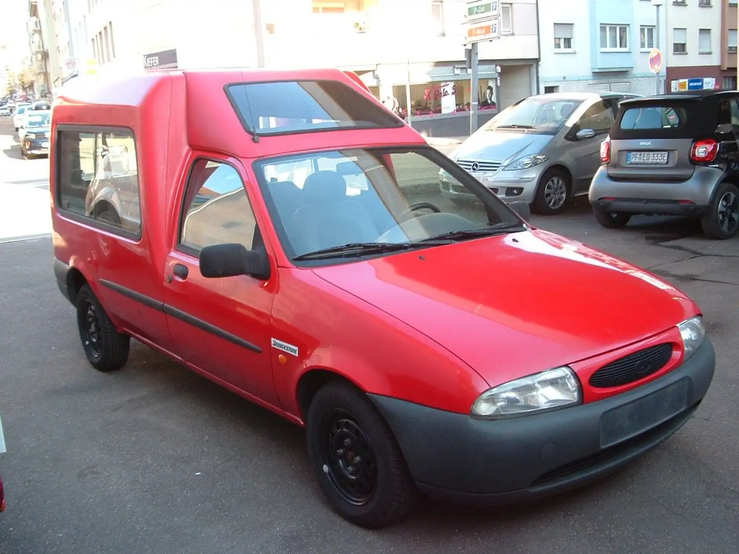 Ford Fiesta Courier Kombi 1.8 D *Behindertengerecht* Rot - 2