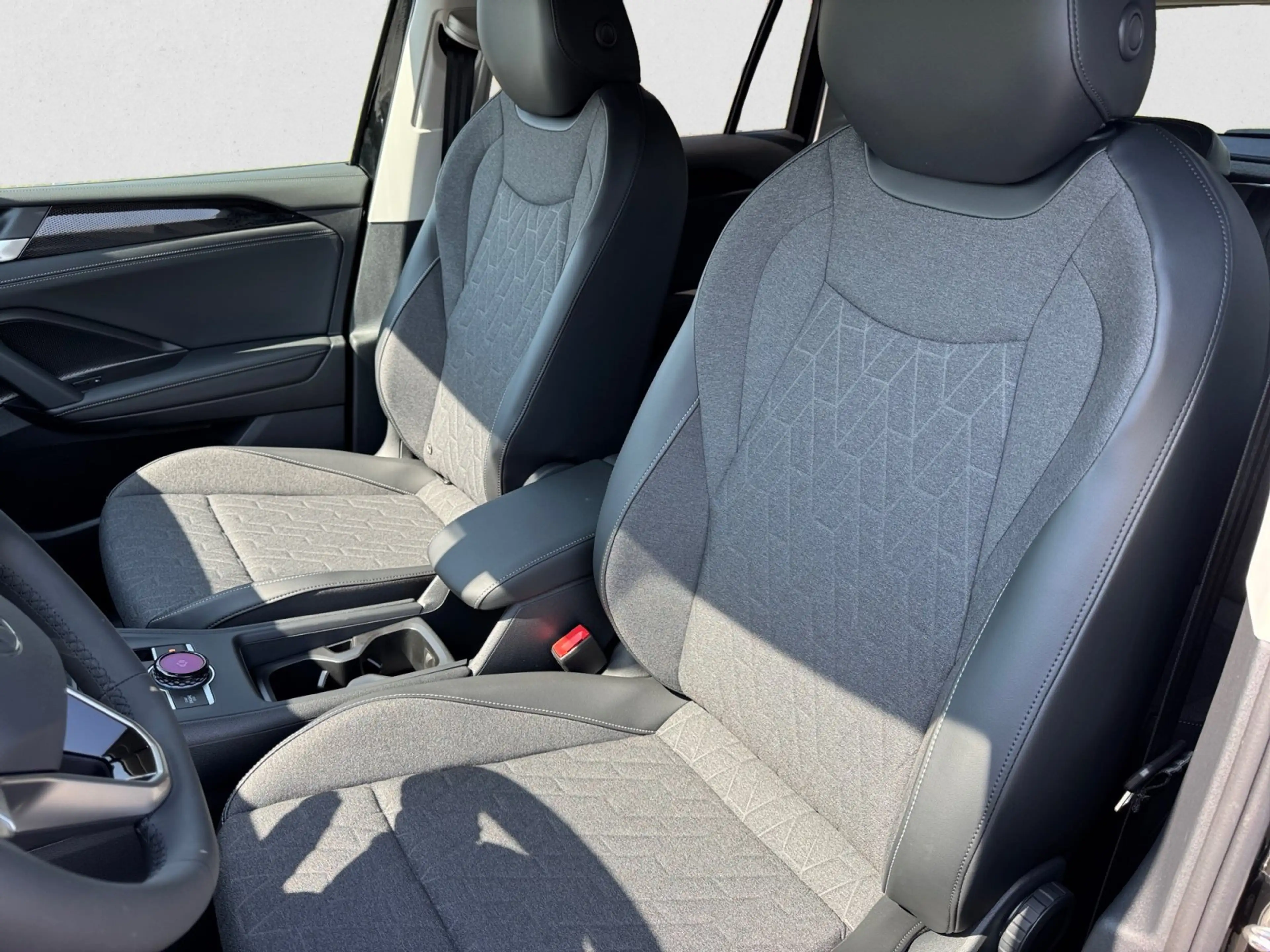 Volkswagen Tiguan Life eTSI DSG|AHK|EASY-OPEN|AREA-VIEW|ACC — photo 9