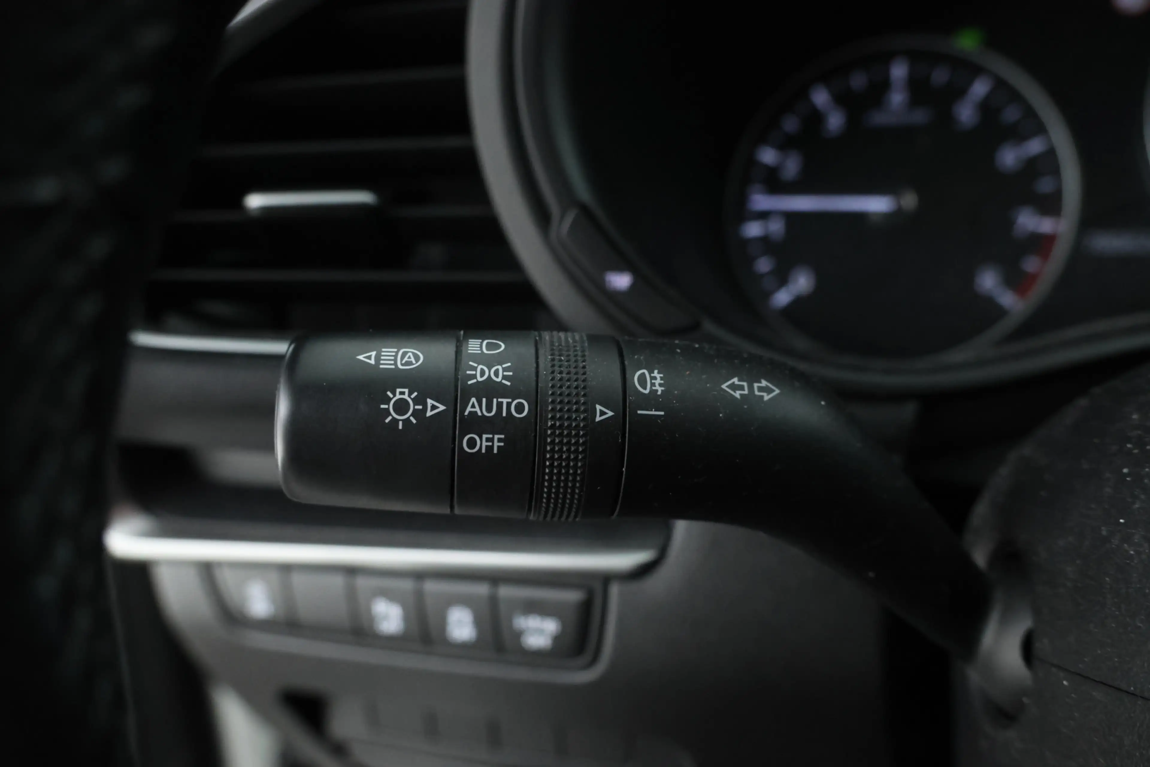 Mazda 3 2.0 e-SkyActiv-G M Hybrid 122 Head Up! Navigatie, — photo 19