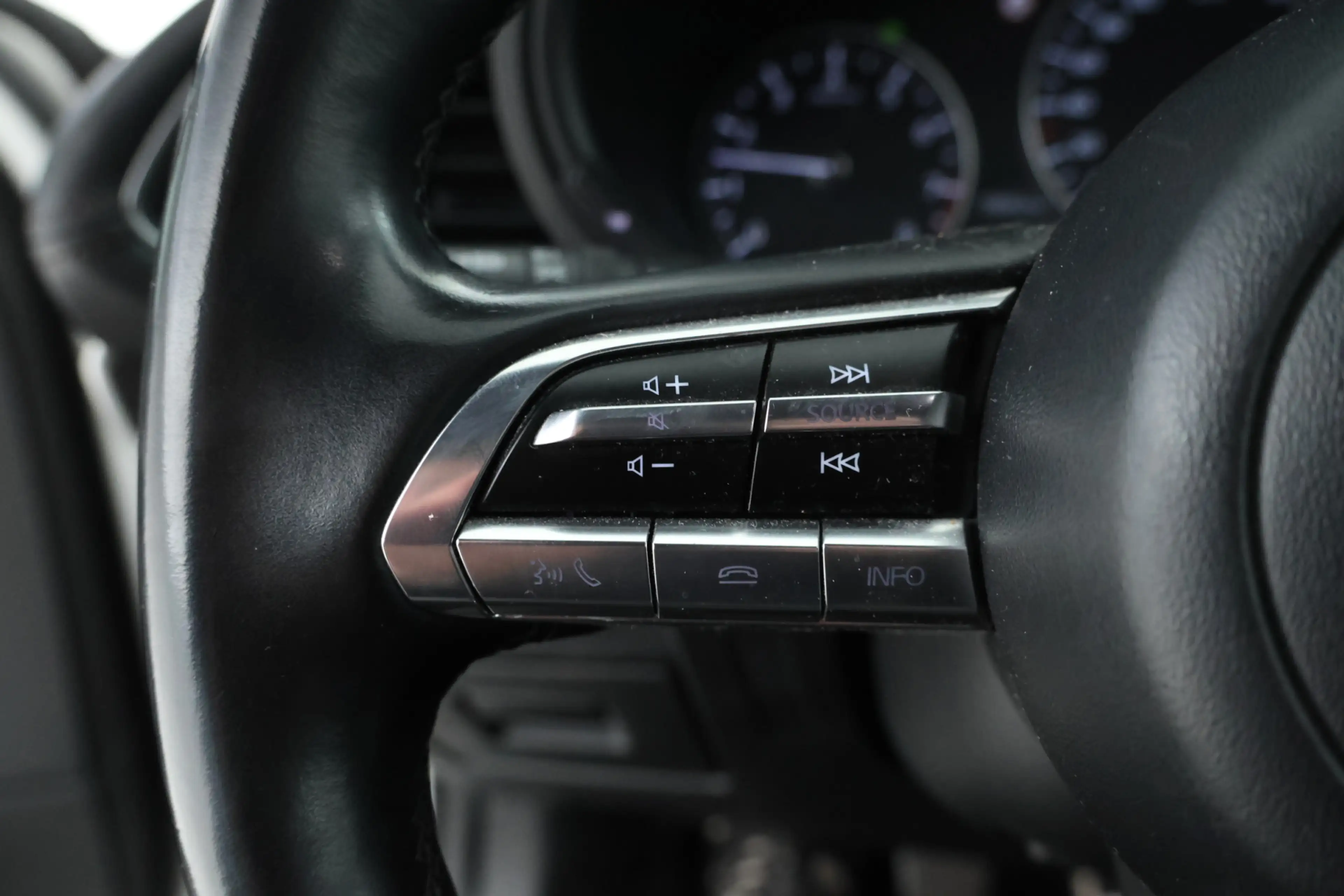 Mazda 3 2.0 e-SkyActiv-G M Hybrid 122 Head Up! Navigatie, — photo 17