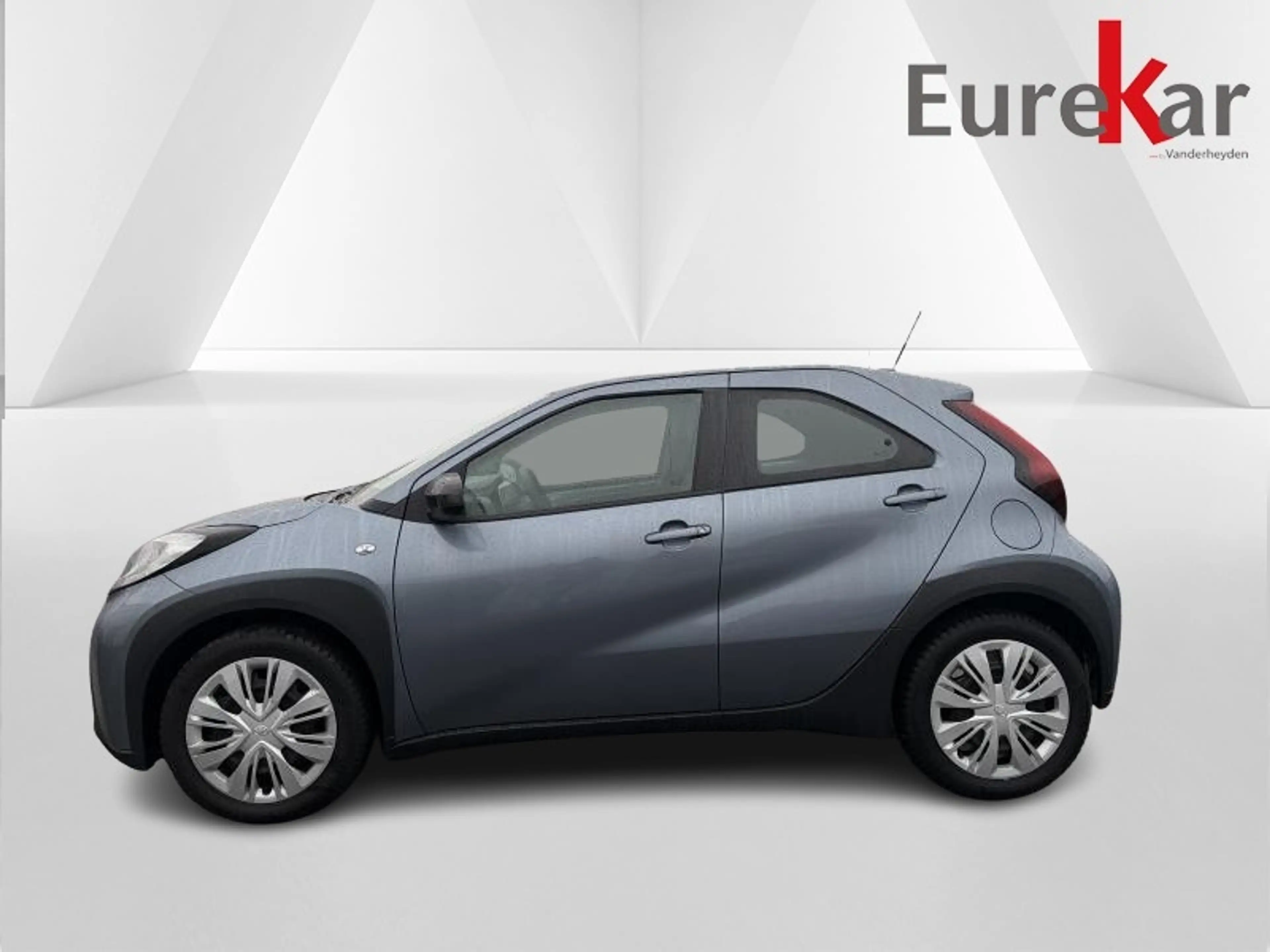 Toyota Aygo X Play — photo 2