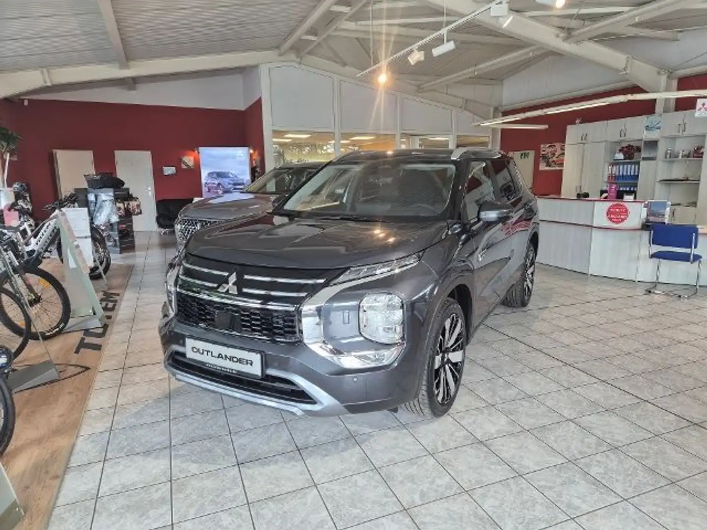 Mitsubishi Outlander 2.4L PHEV Intro Edition Сірий - 1