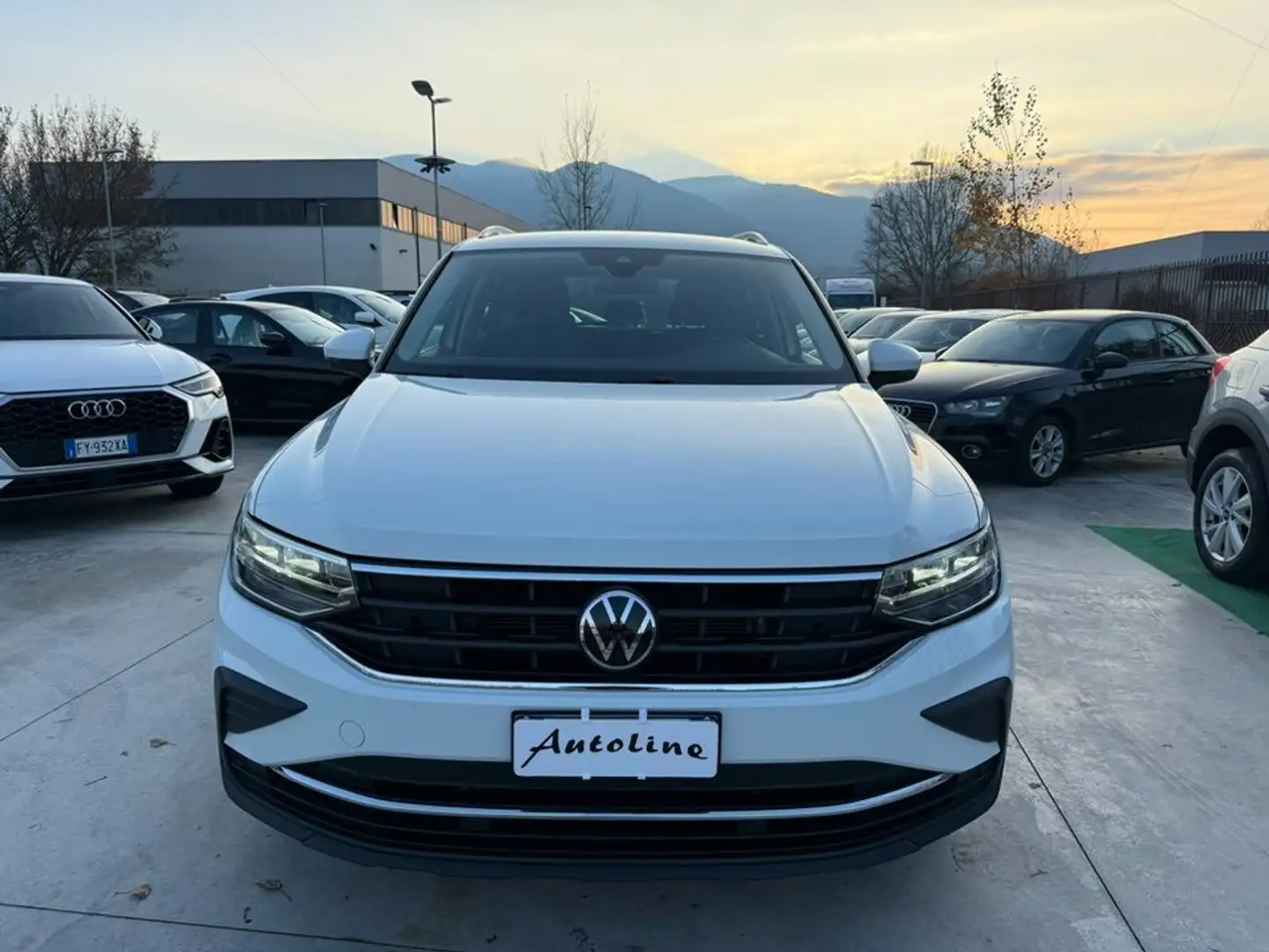 Volkswagen Tiguan 2.0 TDI 150CV -DSG- FARI LED - NAVIGATORE Bianco - 1