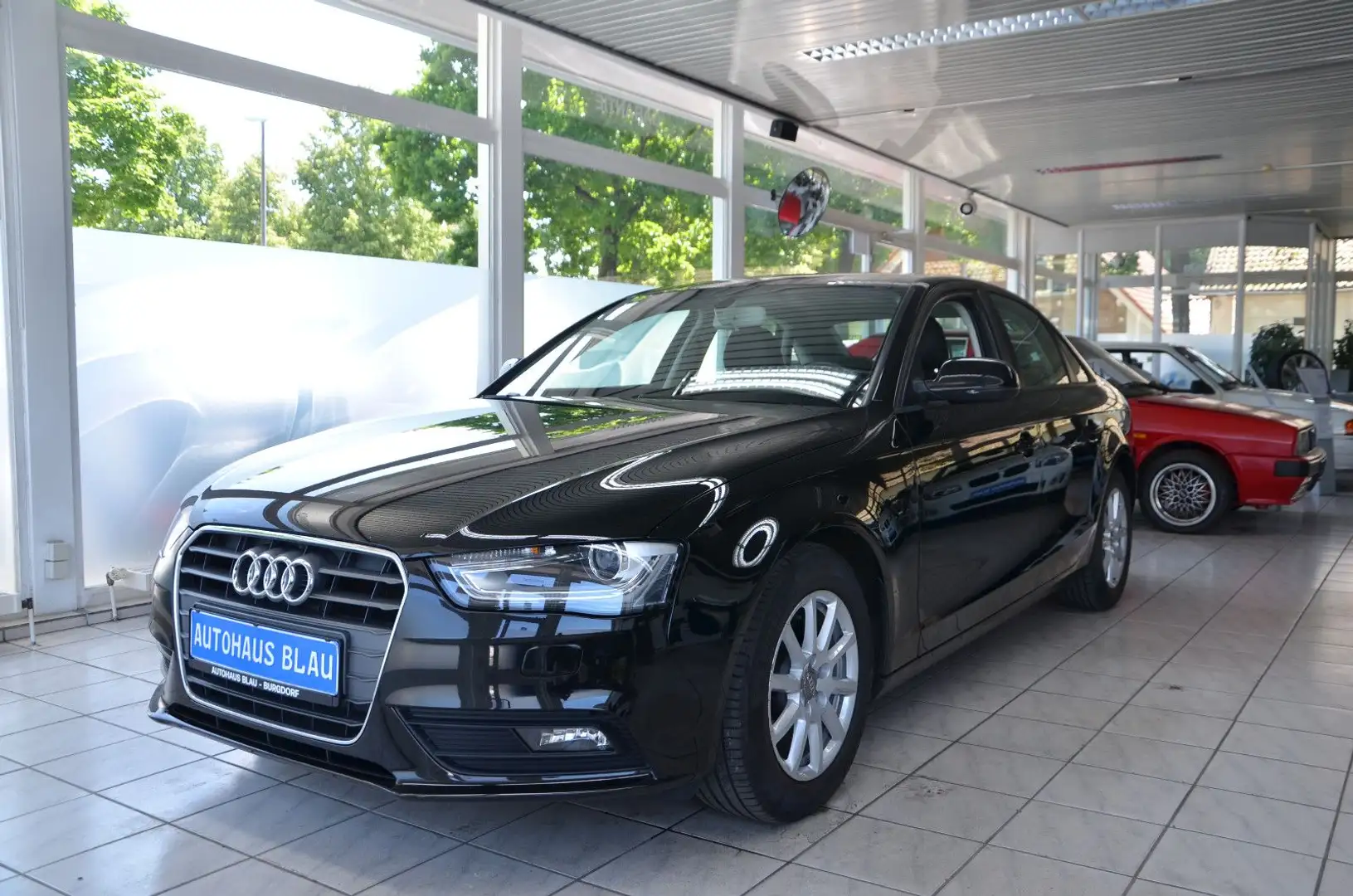 Audi A4 2.0 TDI Lim. Attraction ultra *XENON*1.HAND!* Schwarz - 1
