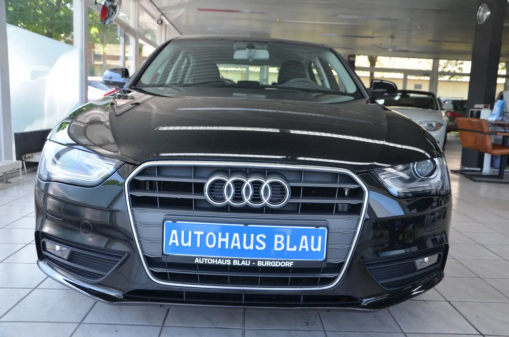 Audi A4 2.0 TDI Lim. Attraction ultra *XENON*1.HAND!* Schwarz - 2