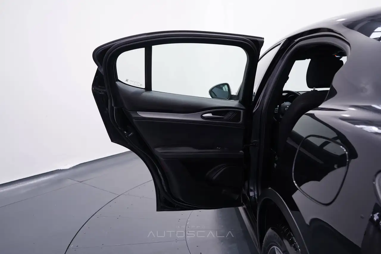 Alfa Romeo Stelvio 2024 — фото 12