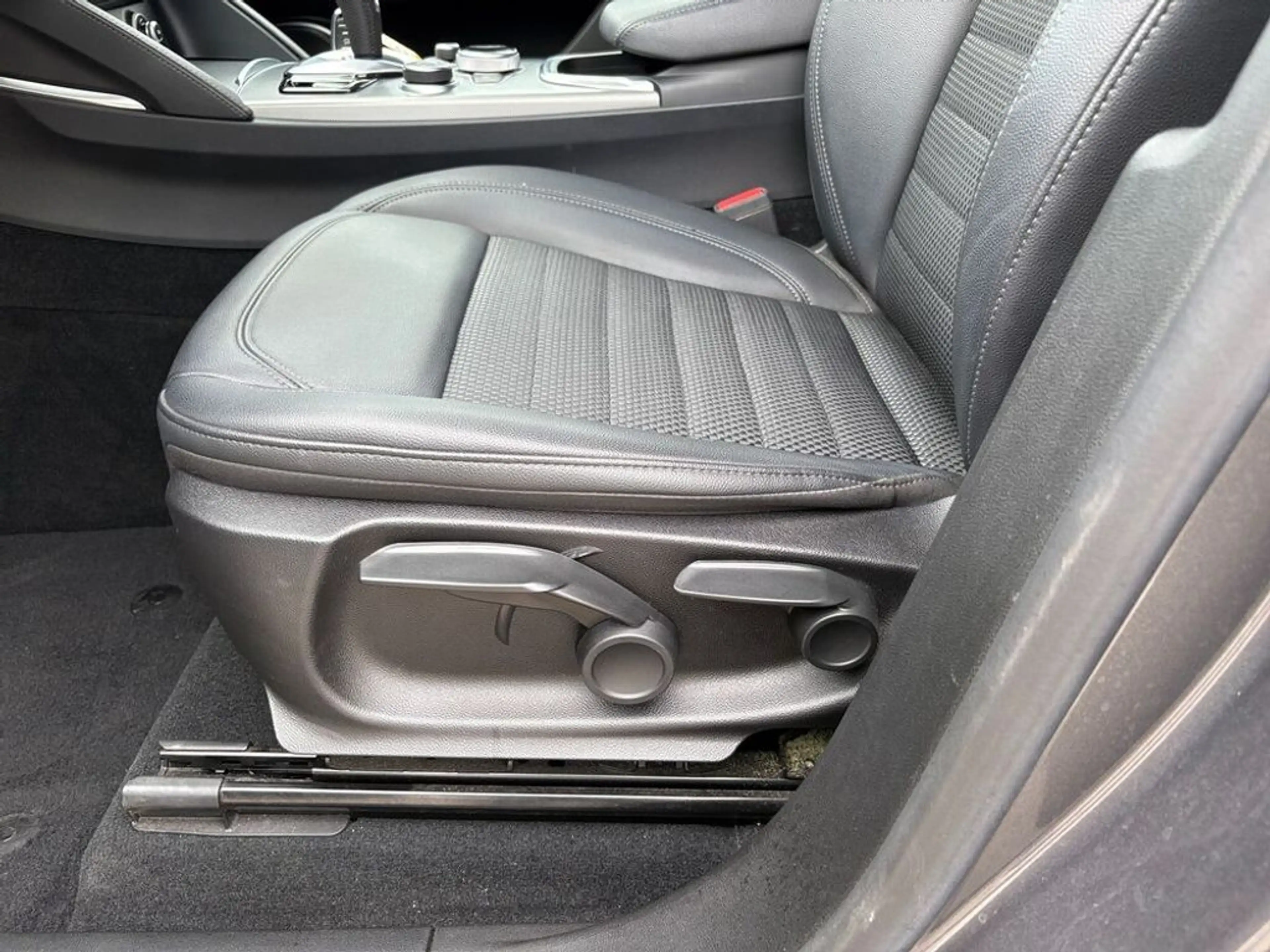 Alfa Romeo Stelvio 2,2 16V 190 Q4 Sprint — photo 11