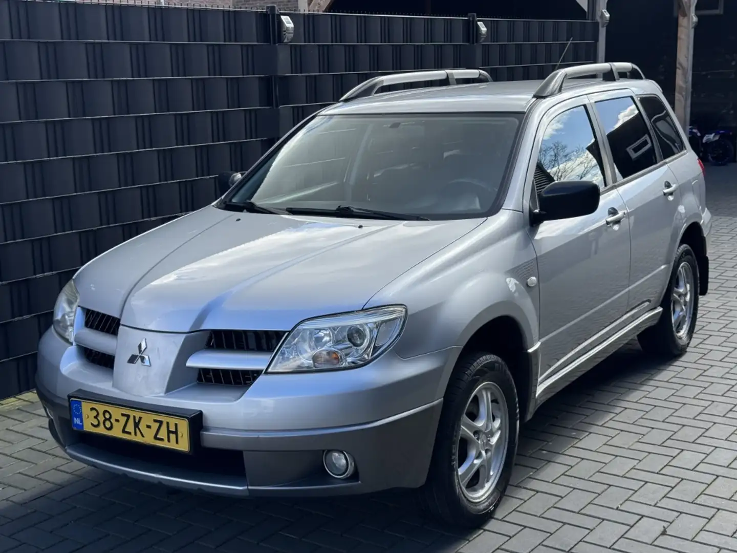Mitsubishi Outlander Sport 2.0 Invite+| HOGE INSTAP| AIRCO| TREKHAAK| N Gris - 1