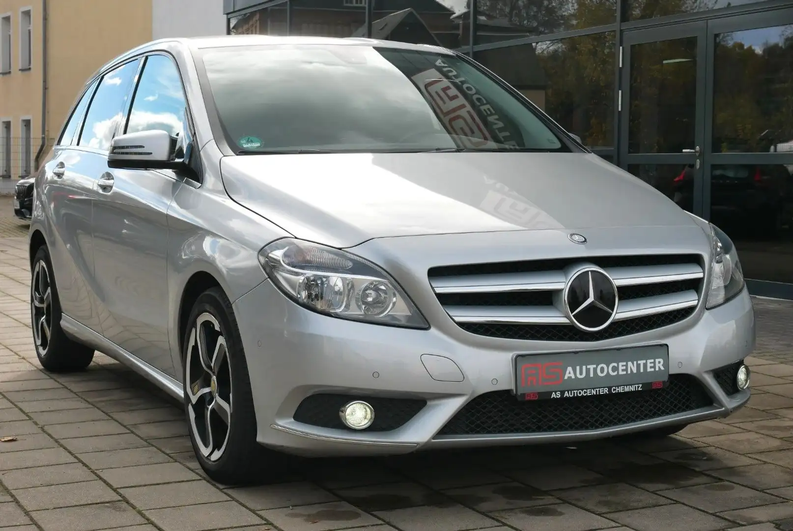 Mercedes-Benz B 200 Sport Navi Park-Assist 17"Alu AHK PDC Silber - 2