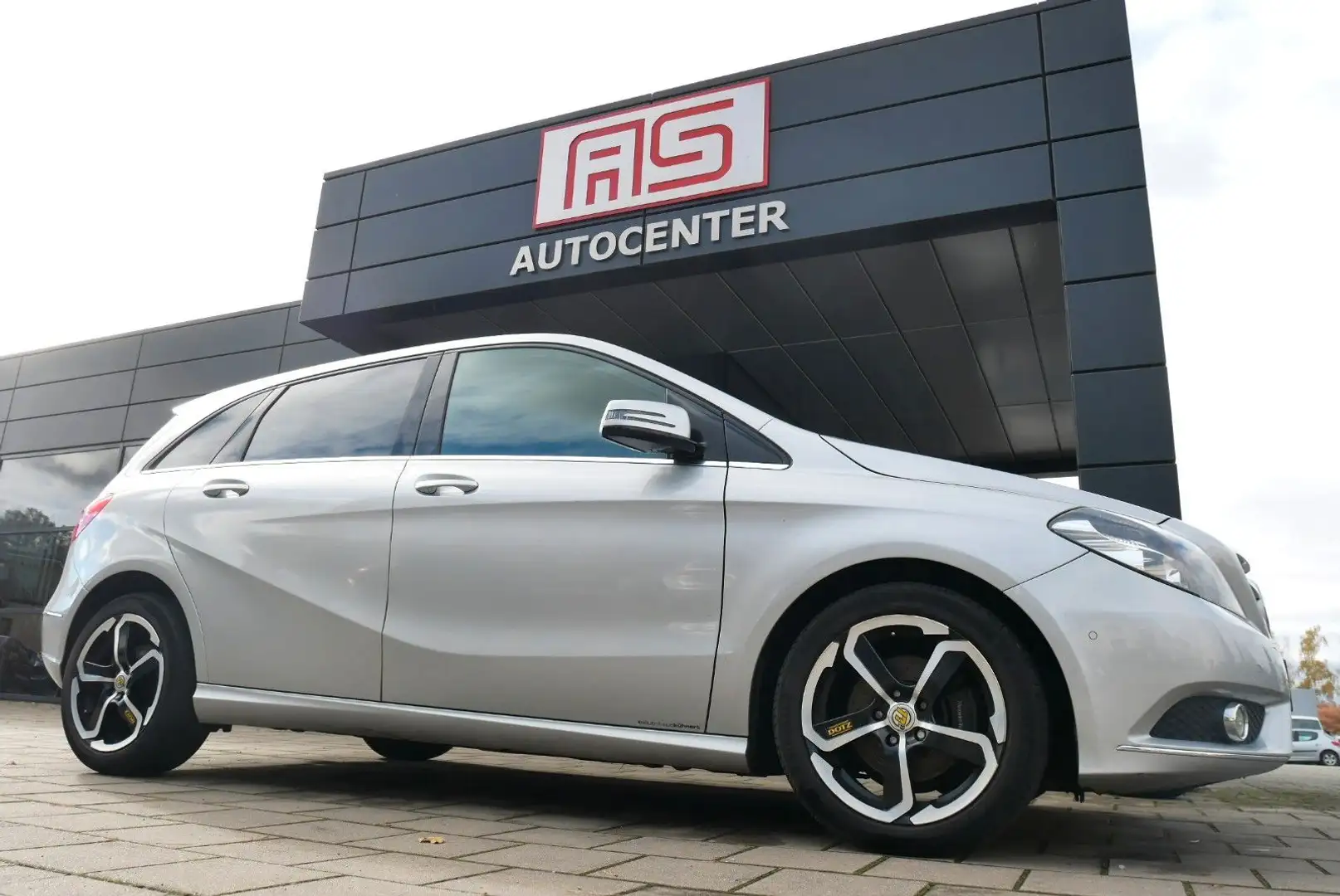 Mercedes-Benz B 200 Sport Navi Park-Assist 17"Alu AHK PDC Silber - 1