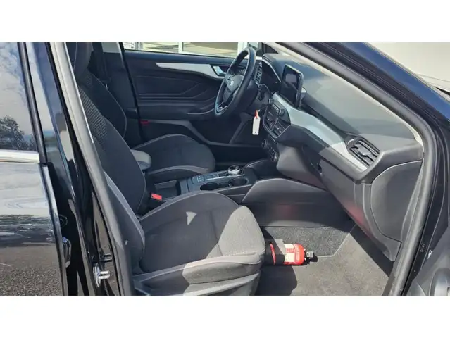 Ford Focus view 15