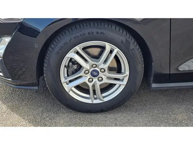 Ford Focus view 17