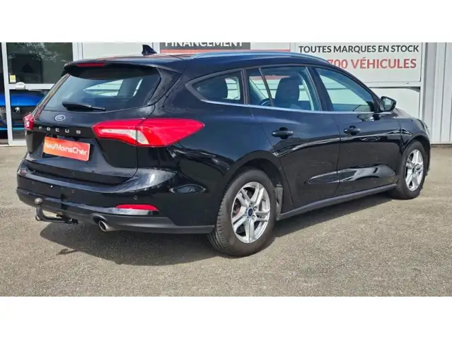 Ford Focus view 3