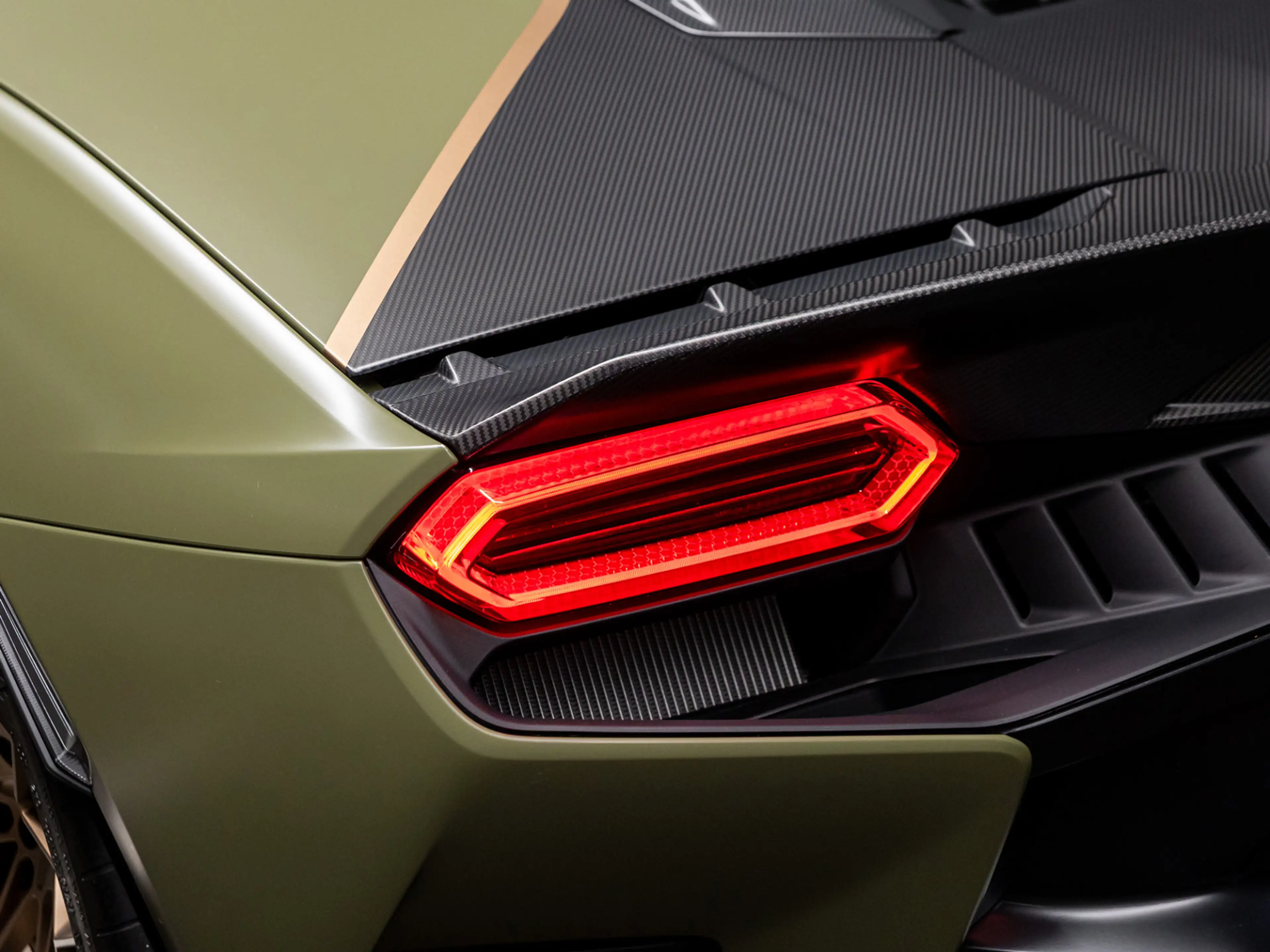 Lamborghini Temerario | Alleggerita | Sonus Faber | Nose lift — photo 13