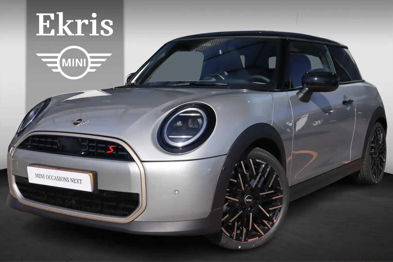 MINI Cooper S 5-deurs | Favoured Trim + Pakket M / Panoramadak / Grigio - 1