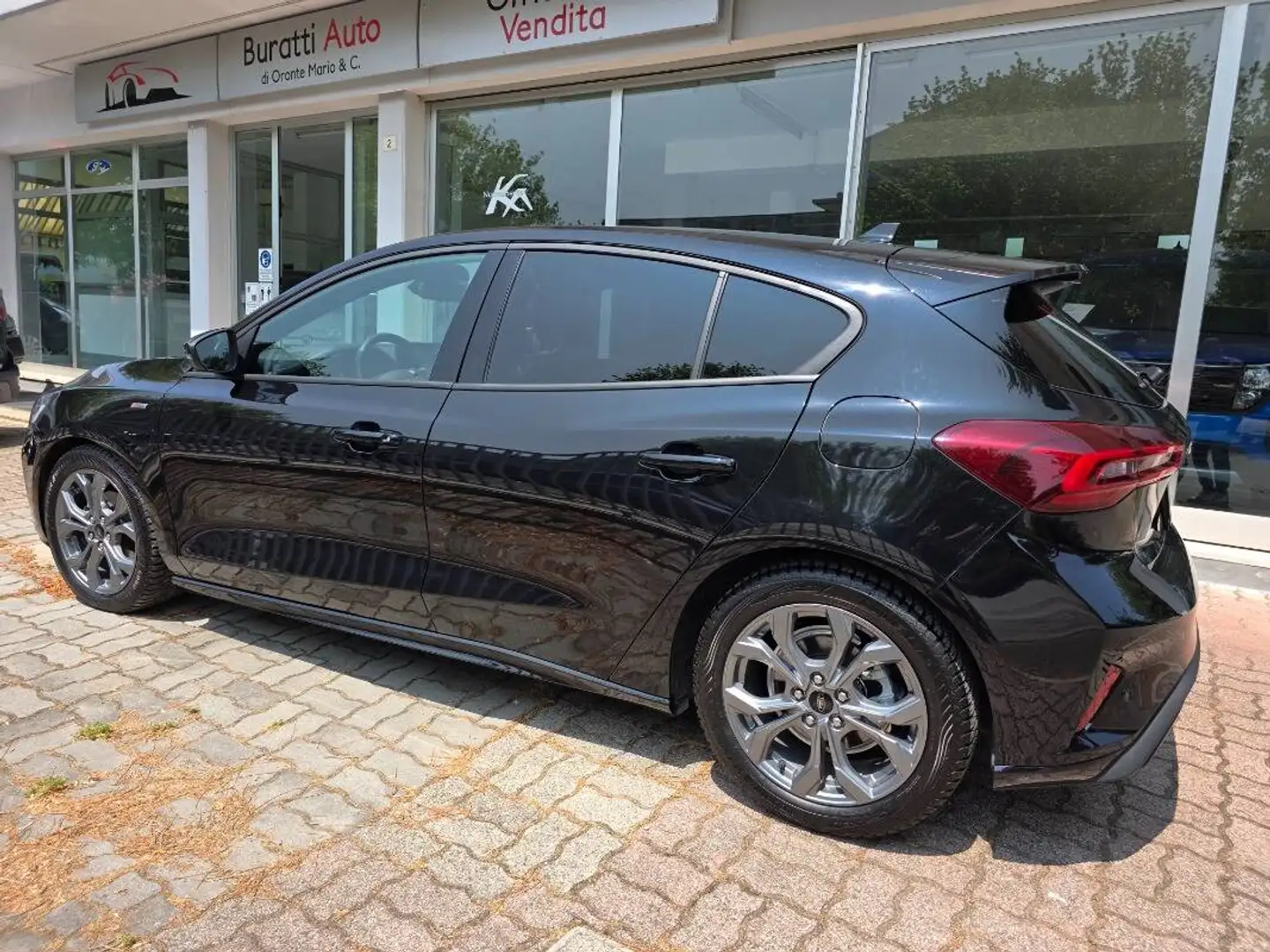 Ford Focus 1.5 ecoblue ST-Line 115cv auto Zwart - 2