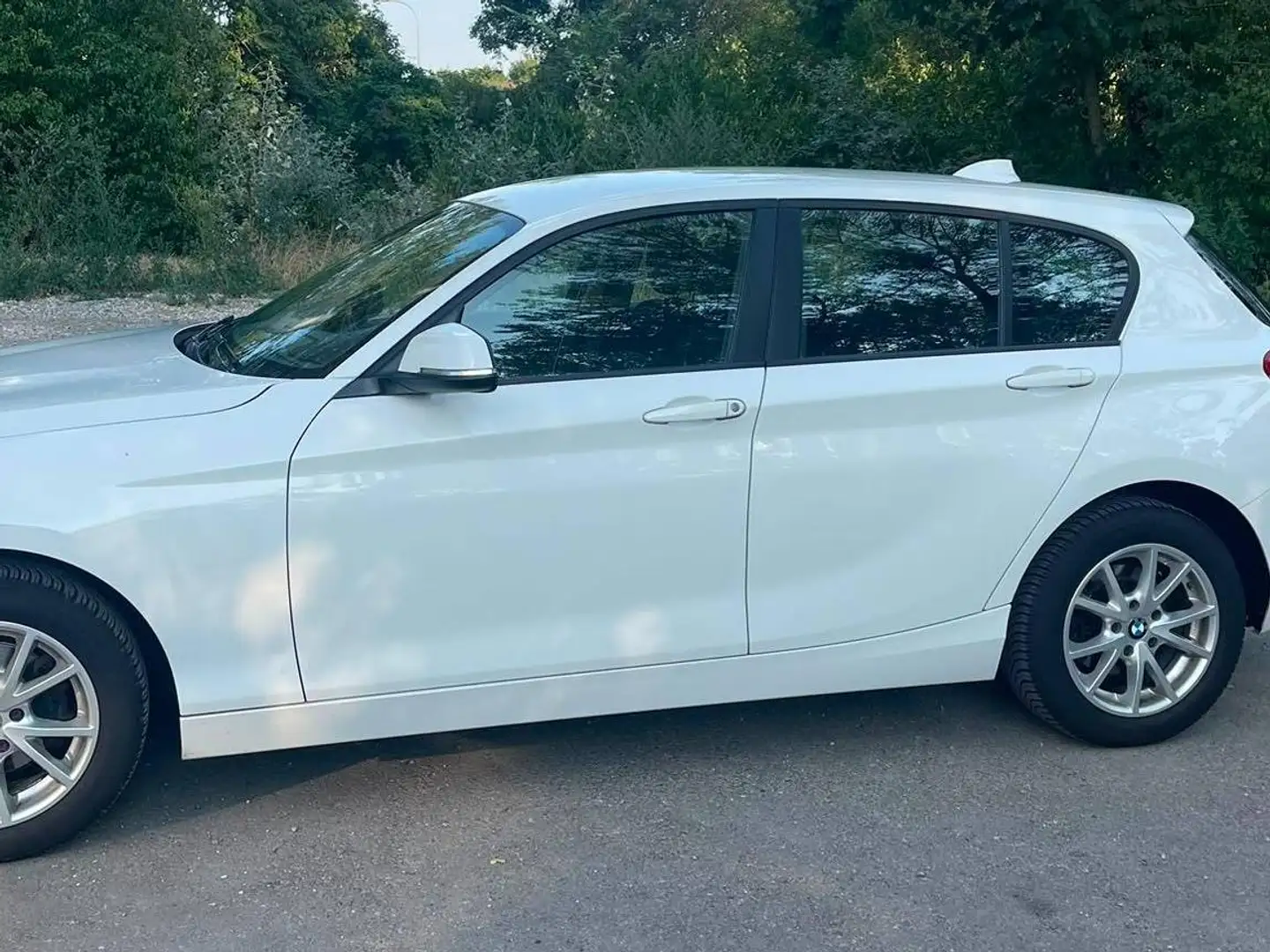 BMW 114 114d Weiß - 2