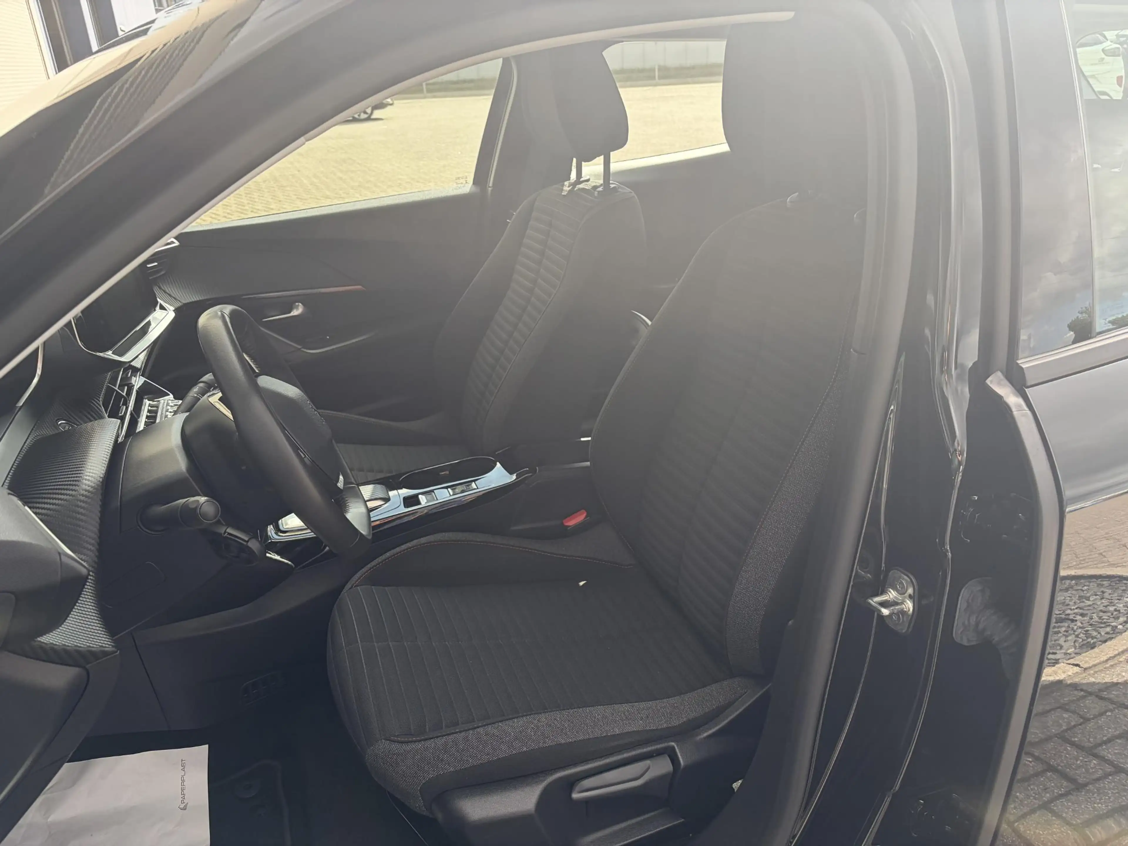 Peugeot e-2008 EV Active 50 kWh SOH 93% I Navigatie I Hoge instap — photo 15