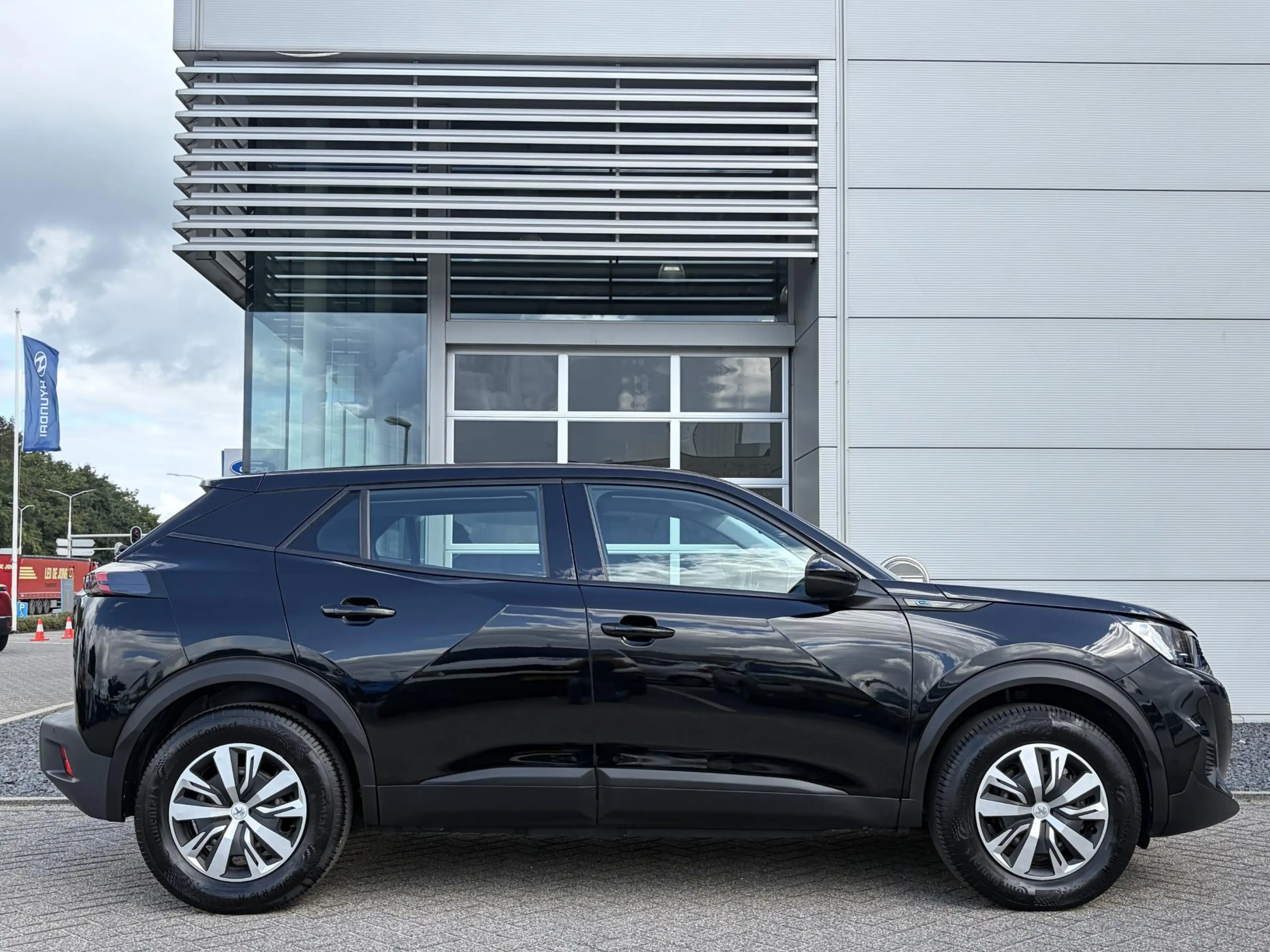 Peugeot e-2008 EV Active 50 kWh SOH 93% I Navigatie I Hoge instap — photo 6