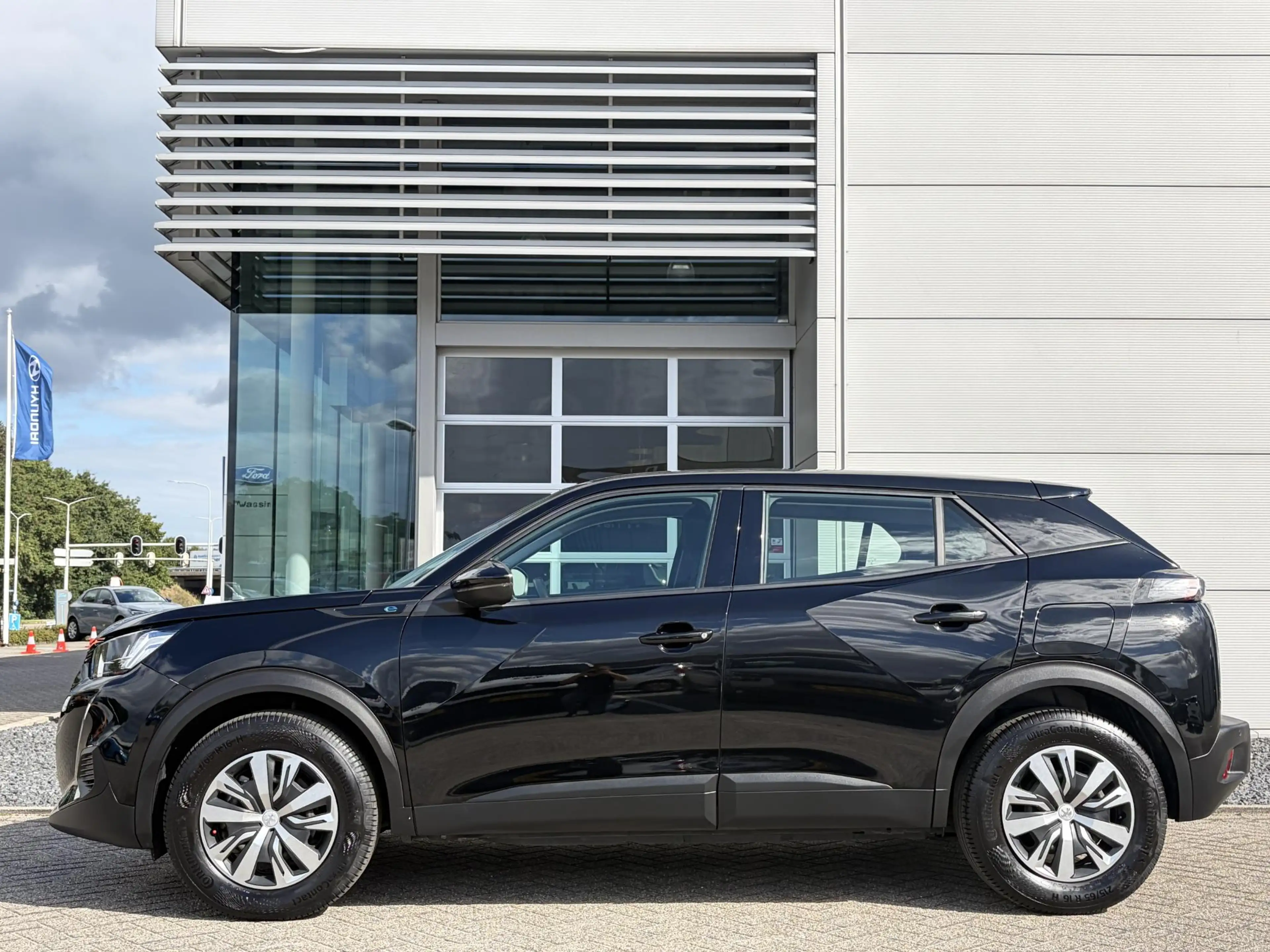 Peugeot e-2008 EV Active 50 kWh SOH 93% I Navigatie I Hoge instap — photo 5
