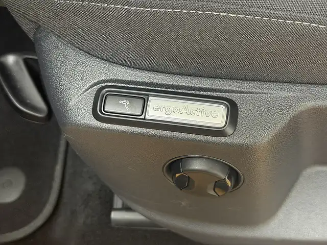 Volkswagen Tiguan Allspace view 18