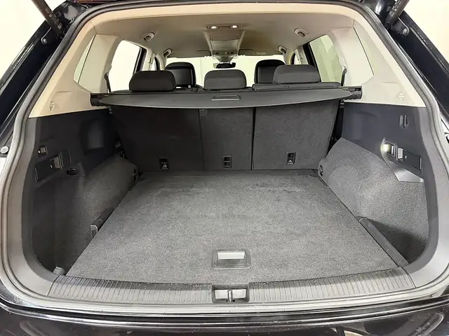 Volkswagen Tiguan Allspace view 21