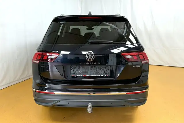 Volkswagen Tiguan Allspace view 12