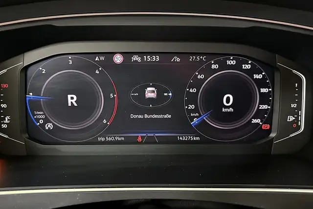 Volkswagen Tiguan Allspace view 13