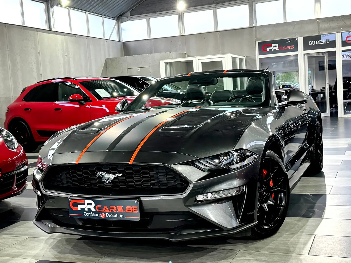 Ford Mustang 2.3 EcoBoost // RESERVER // RESERVED // Grijs - 1