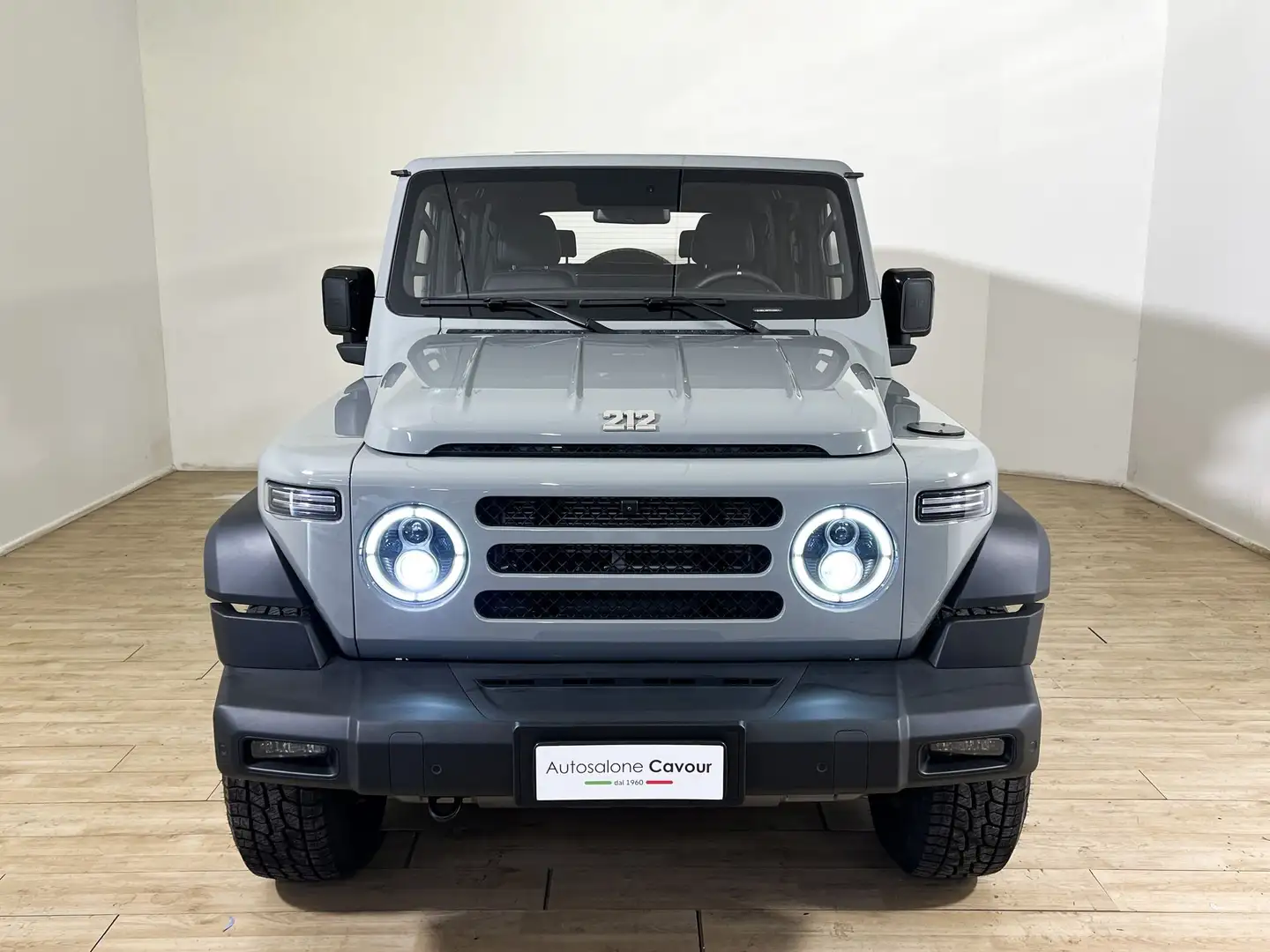 EMC 212 212 2.0 TDI 8AT 4WD Grau - 2