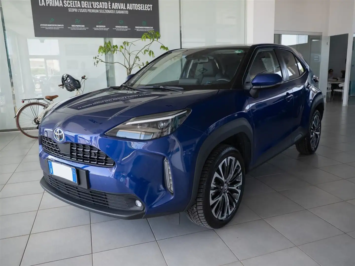 Toyota Yaris Cross Hybrid AWD-i Lounge 36 mesi di garanzia Bleu - 1