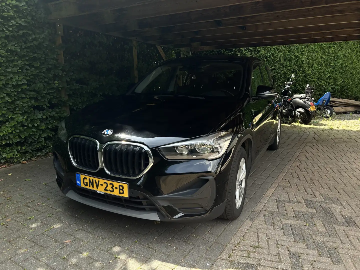 BMW X1 XDrive25e Executive Hybrid Zwart - 1