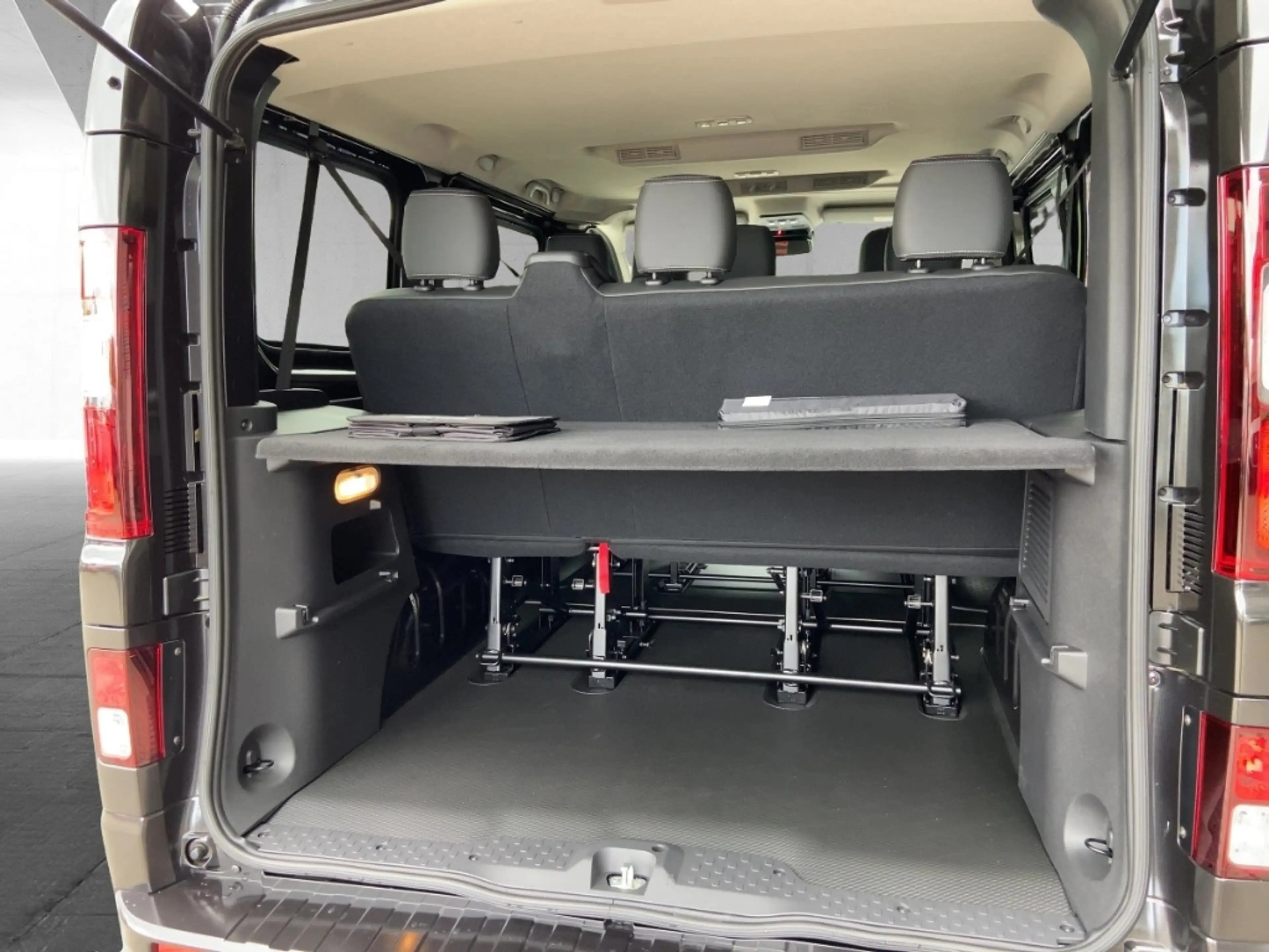 Nissan Primastar Kombi Tekna Kombi9 L1H1 2,8t dci170 AT TEKNA 2ST H — photo 12