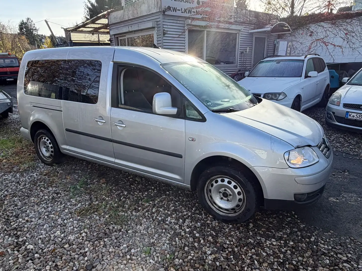 Volkswagen Caddy Maxi Life Behindertengerecht-Rampe Klima Silber - 2