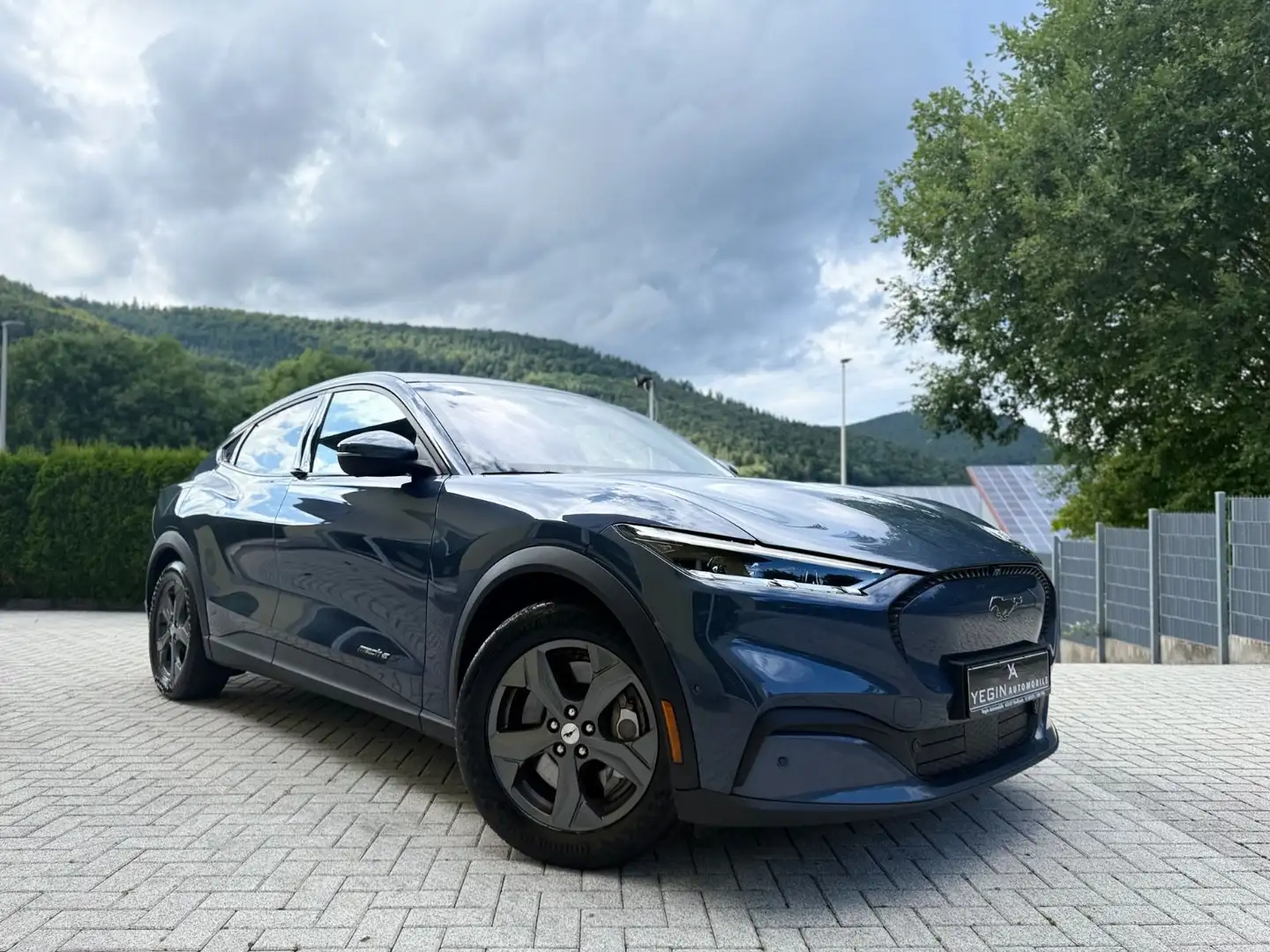 Ford Mustang Mach-E 99 KW-H Pano-LED-Kamera-AHK-B&O Blau - 1