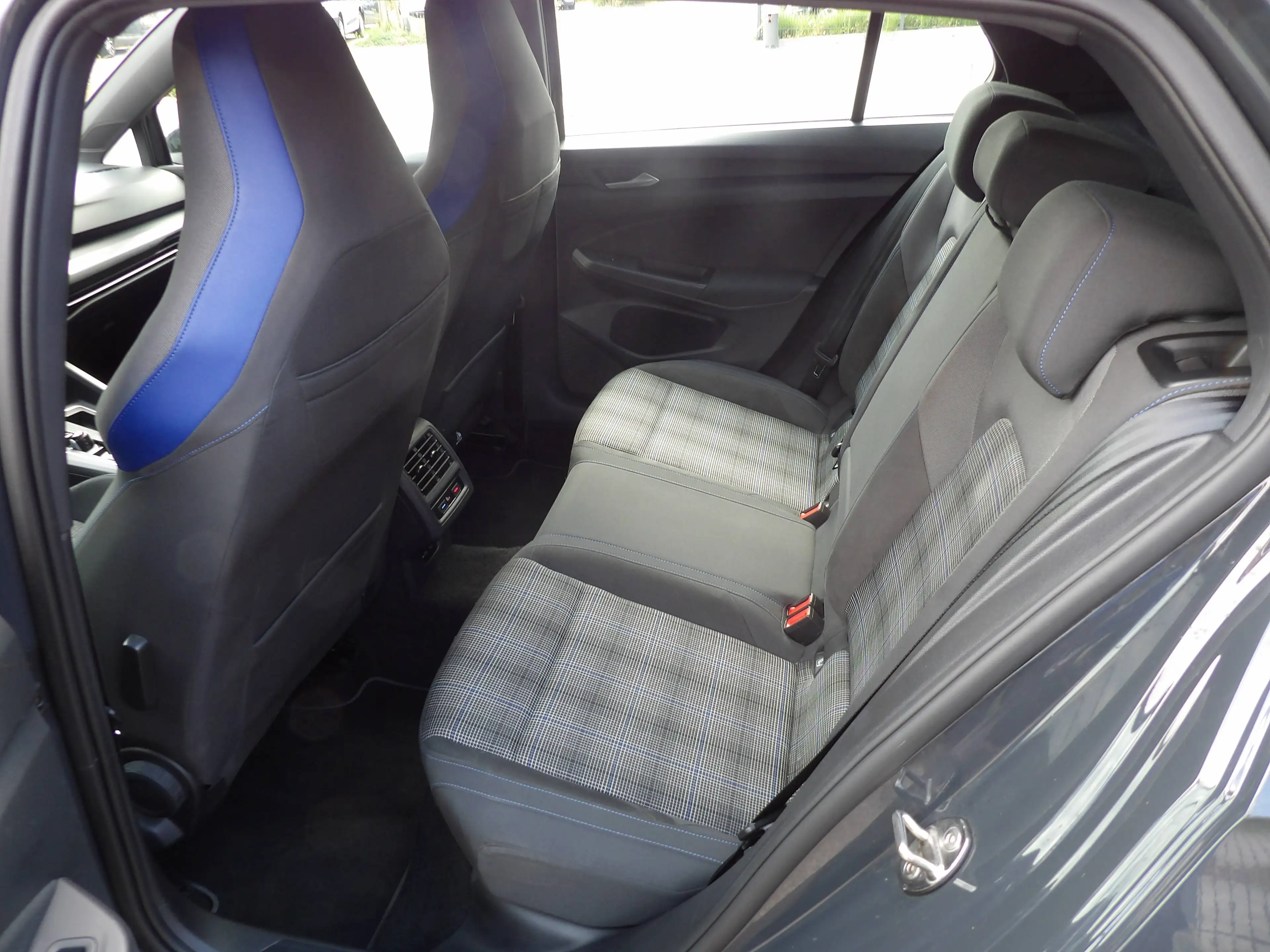 Volkswagen Golf GTE Golf 1.4 TSI PHEV GTE DSG — photo 7