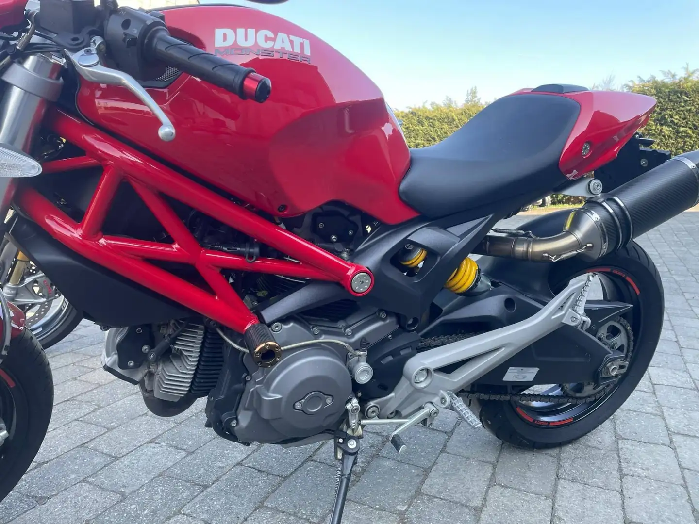 Ducati Monster 696 Rouge - 2