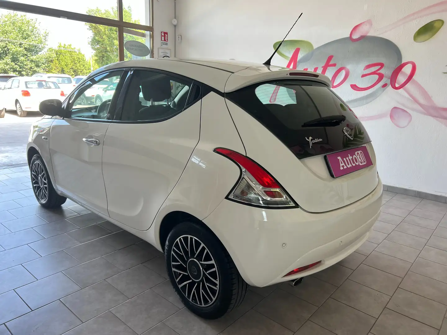 Lancia Ypsilon Ypsilon 1.2 Gold s Bianco - 2